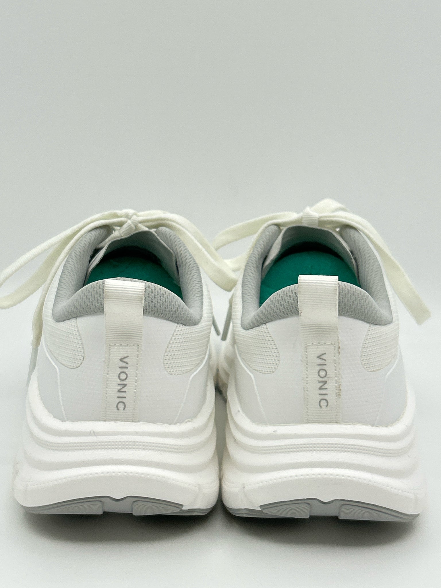 VIONIC Size 8.5 White Women Sneakers