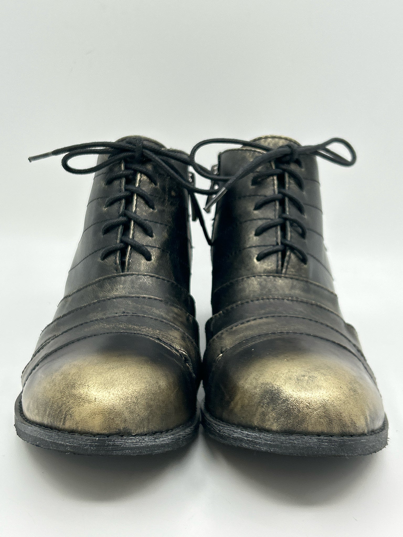 ANTELOPE Size 40 BLACK AND GOLD Women Booties