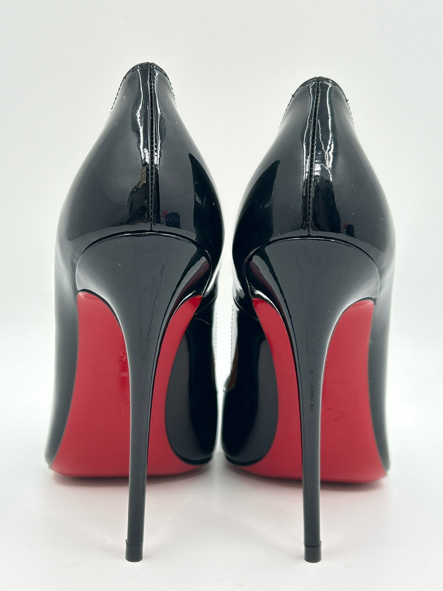 CHRISTIAN LOUBOUTIN Size 35 Black Patent Women Pumps