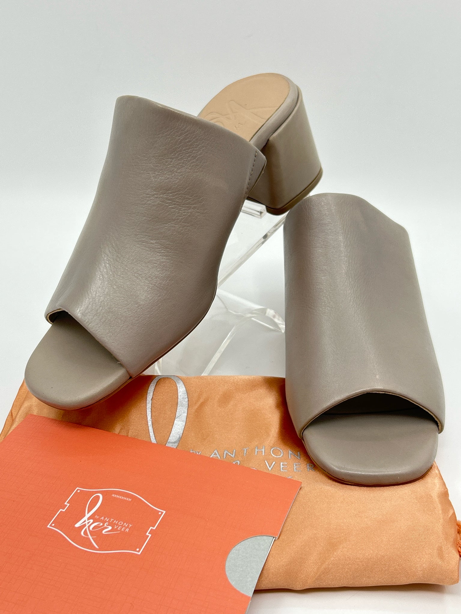 ANTHONY VEER Size 7 Taupe Women Sandal NWOB