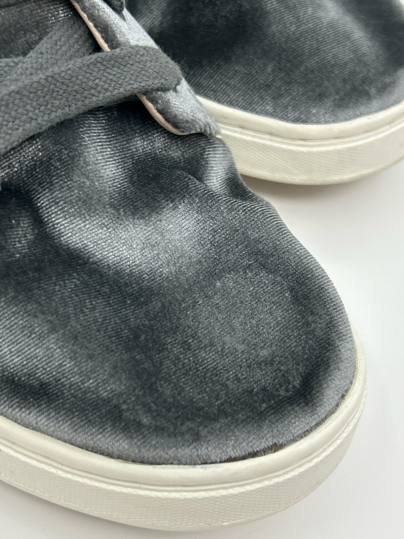 OLU KAI Size 9W Grey Women Sneakers