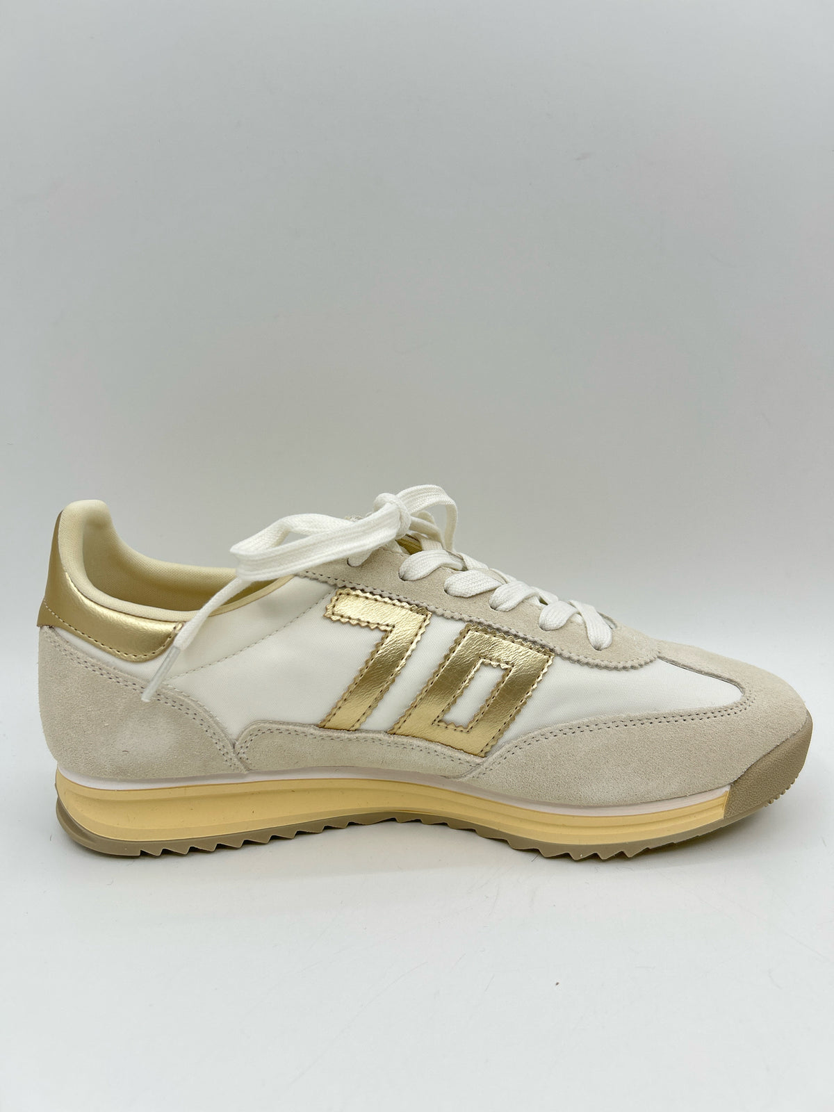 Back 70 Streetwear Size 39 White and Gold Women Sneakers NIB