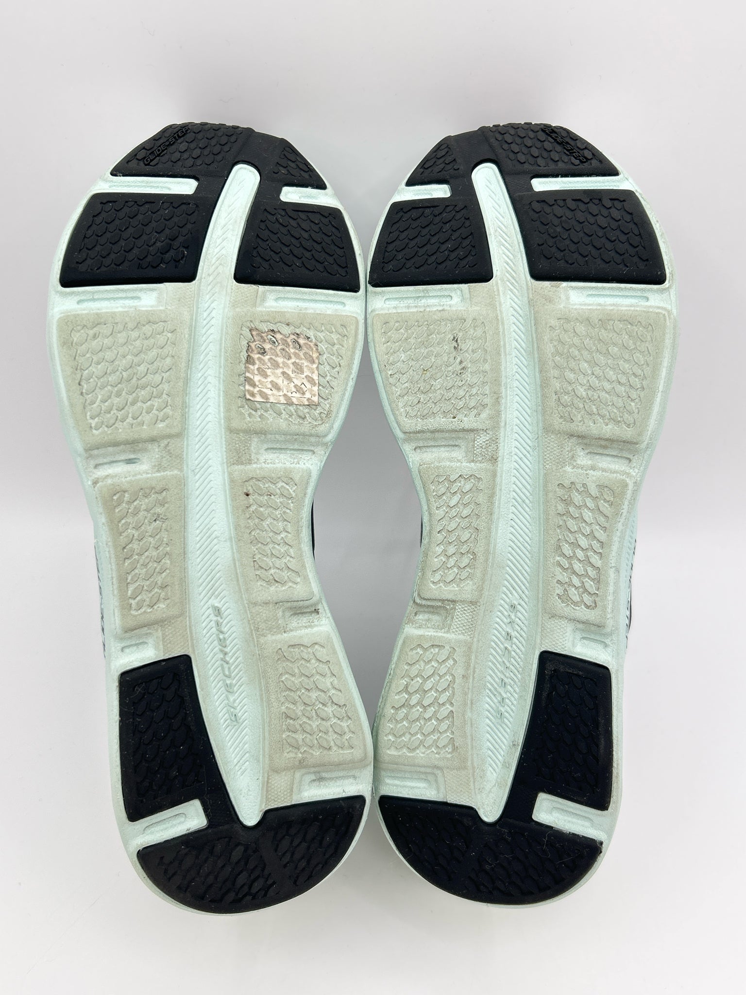 skechers Size 8 White Print Women Sneakers