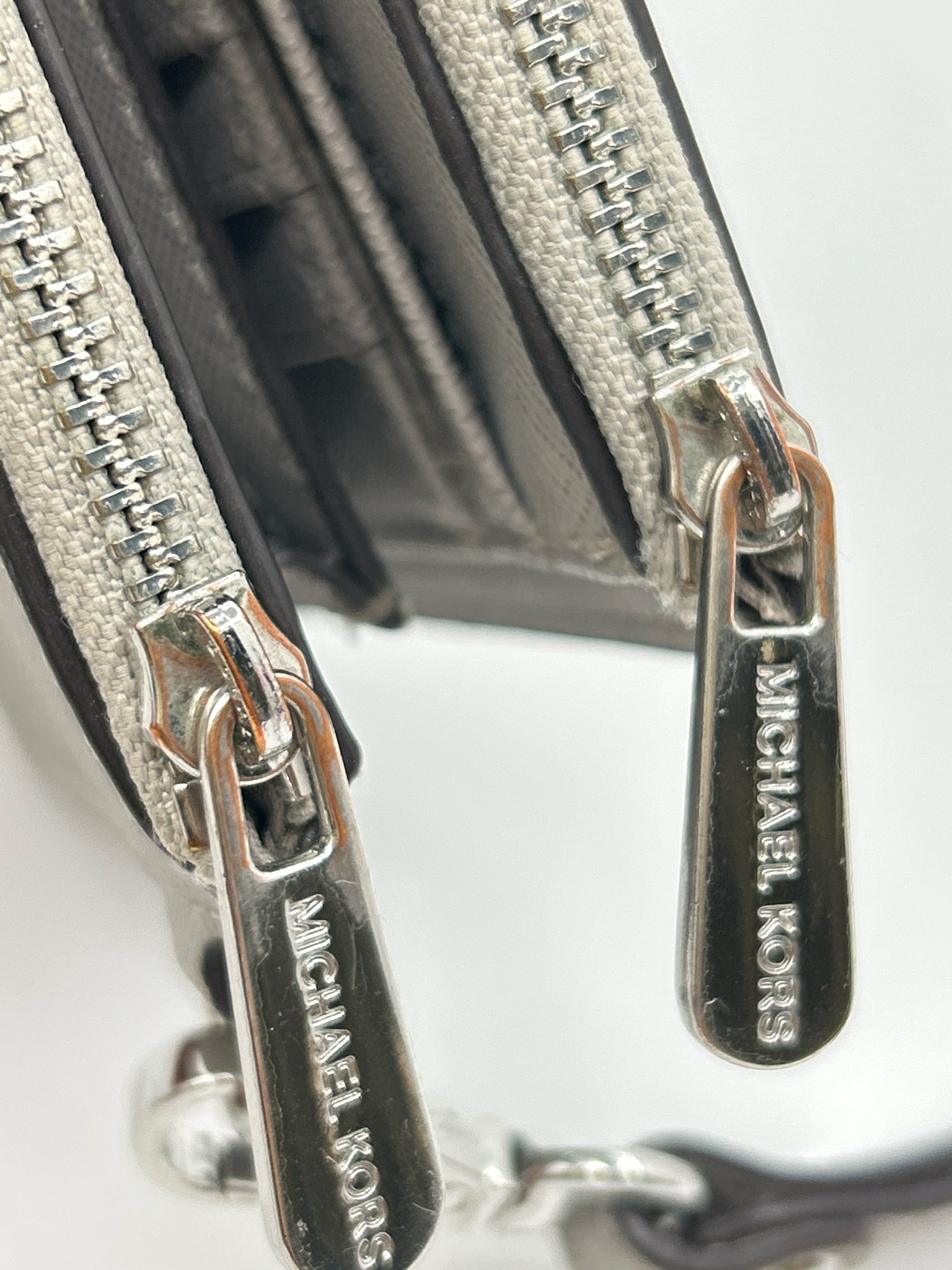 MICHAEL KORS Grey Women Wristlet