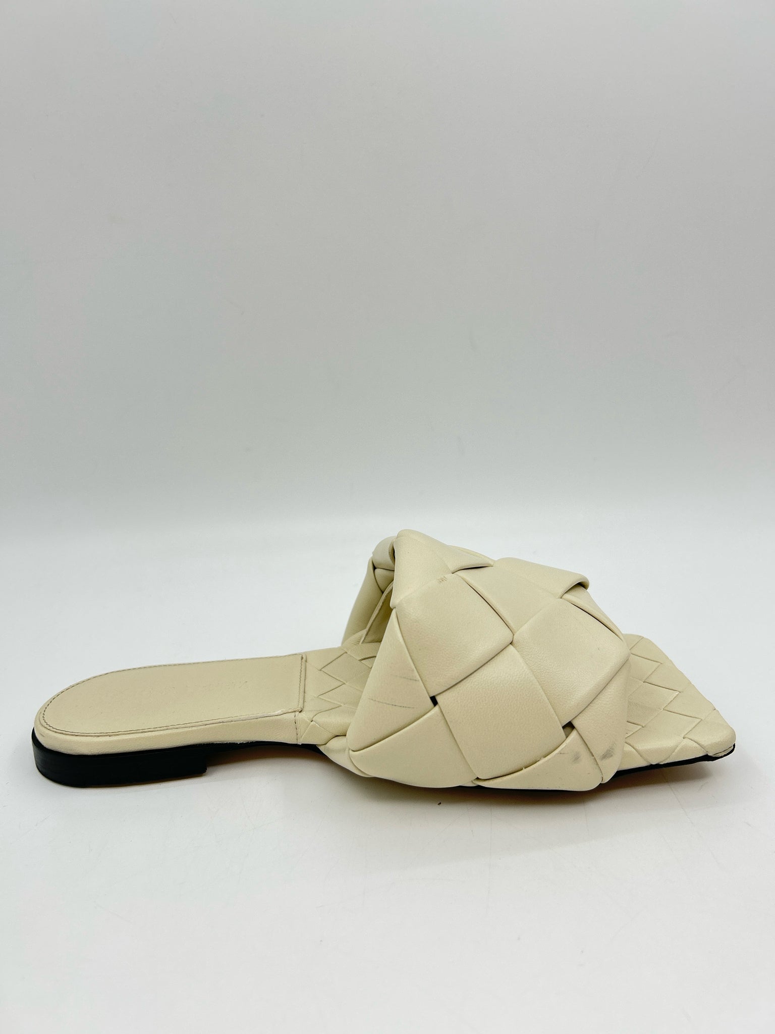BOTTEGA VENETA Size 36/6 Cream Women Sandal