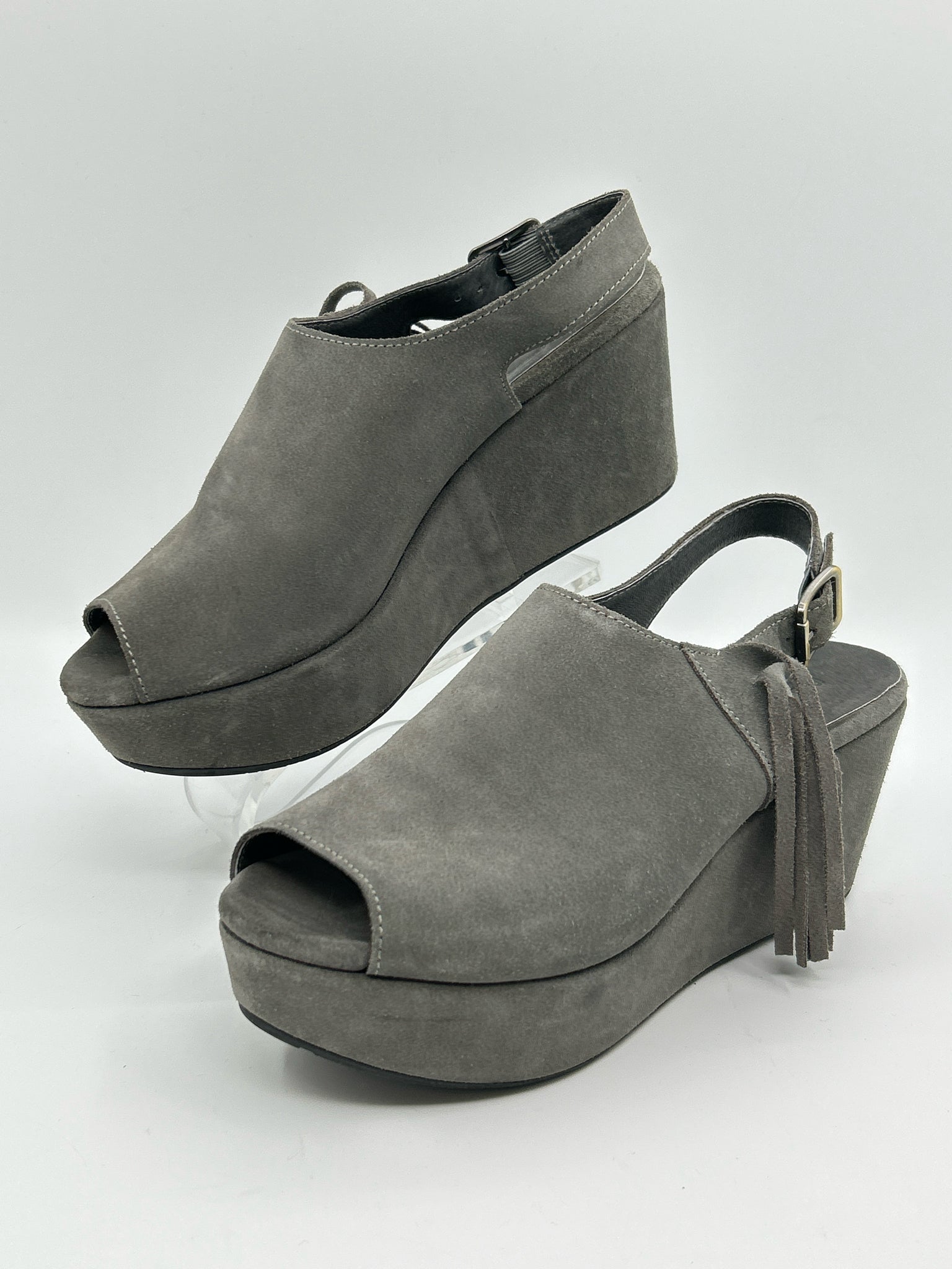 CHOCOLAT BLU Size 7.5 Grey Women Sandal
