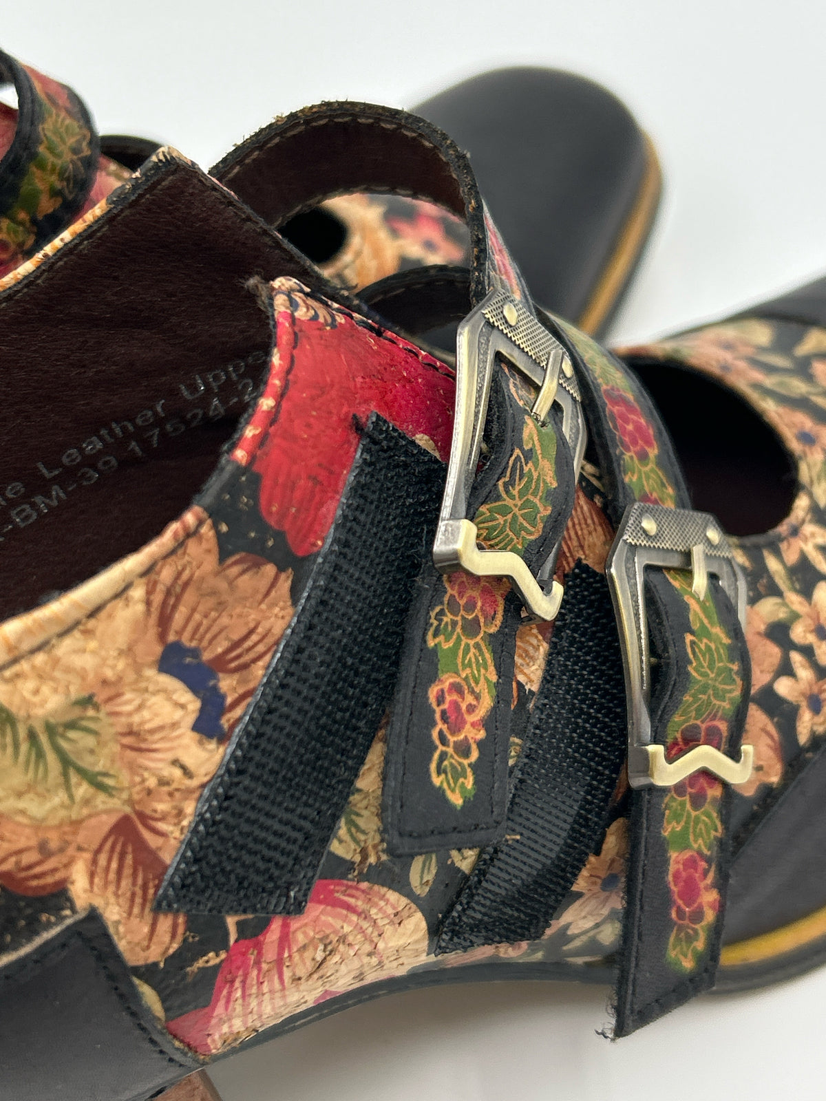 L'ARTISTE Size 8M Brown floral Women Booties