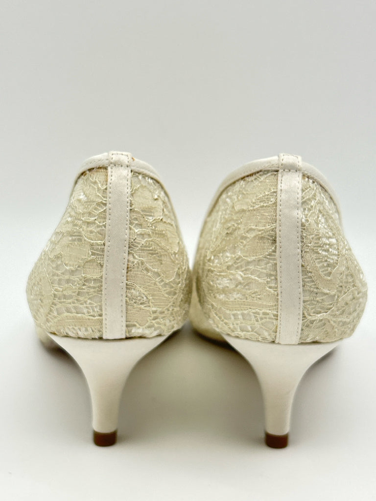 ADRIANNA PAPELL Women Size 10M Ivory Pumps NIB