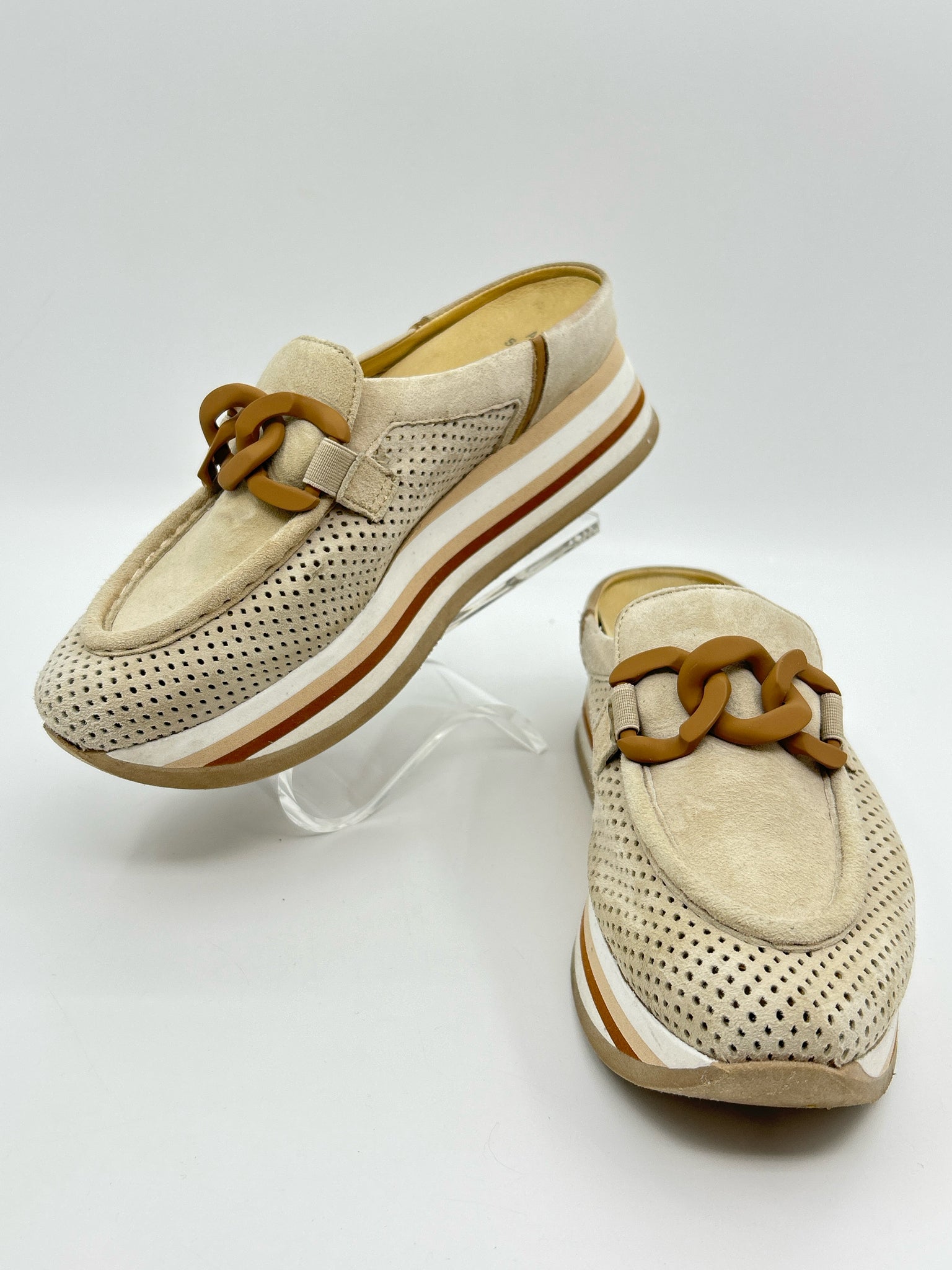 SOFTWAVES Size 37.5 Beige Women Sneakers