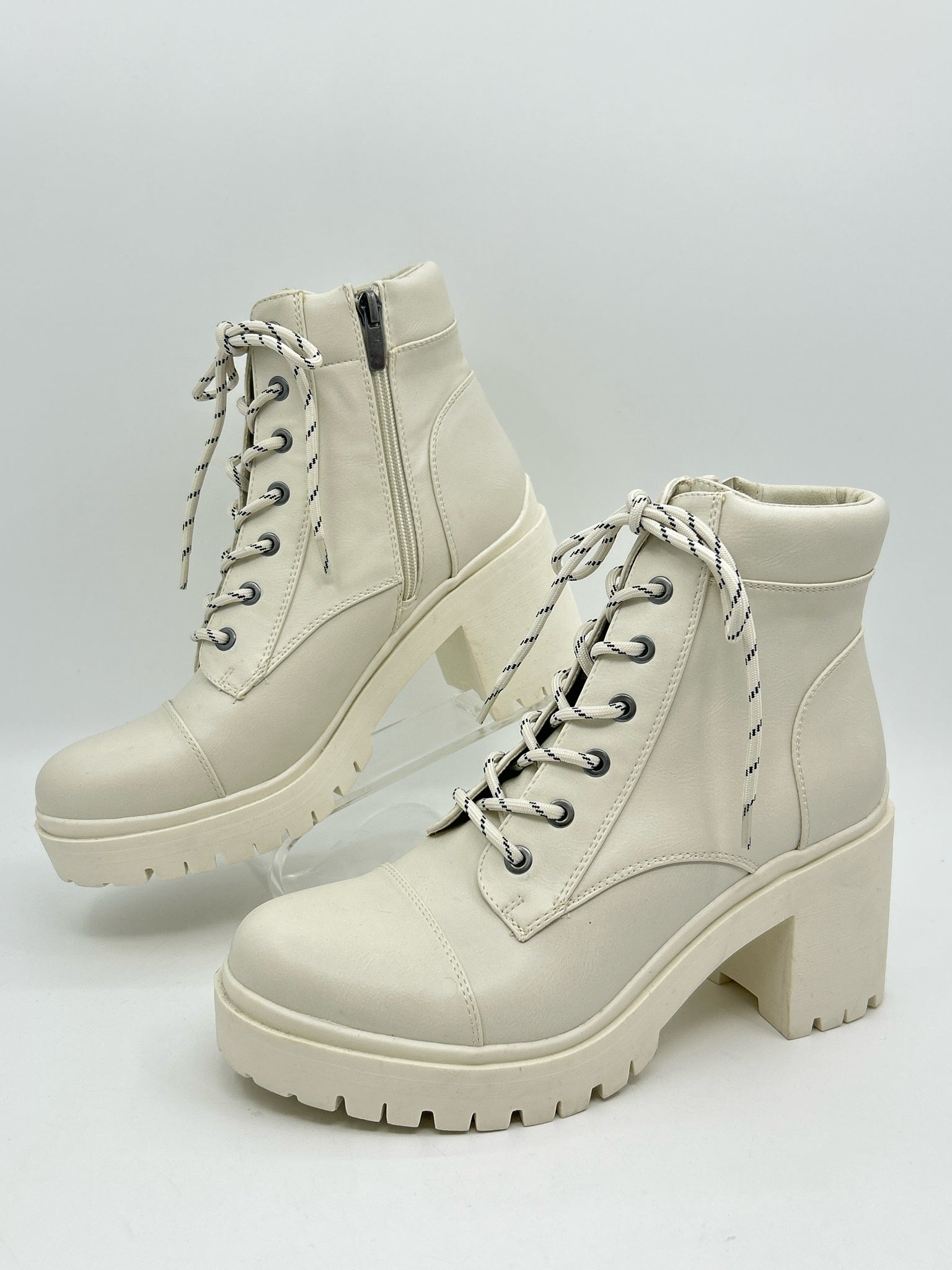 NINE WEST Size 9.5 off white Women Booties