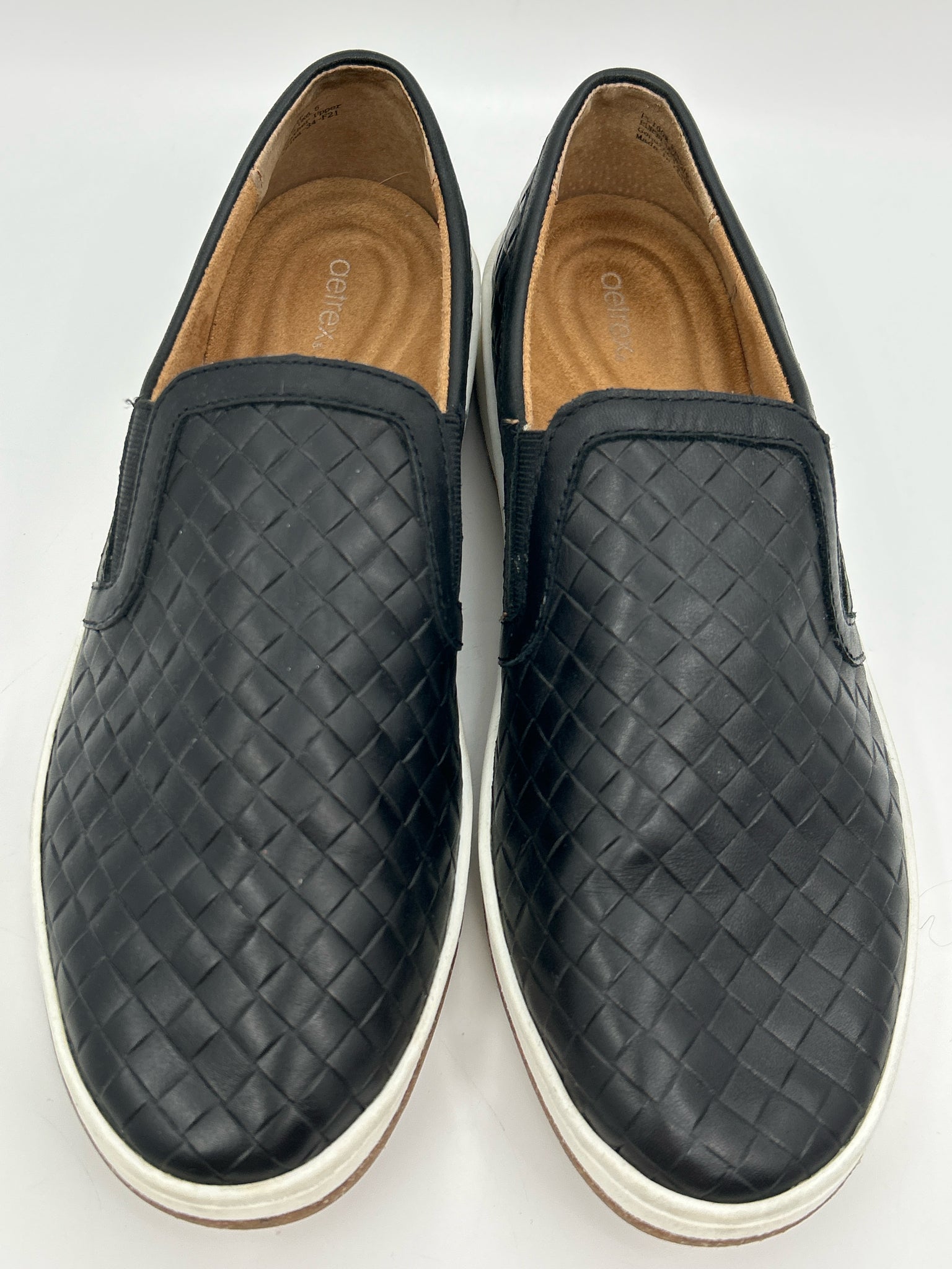 AETREX Size 8.5 Black Women Sneakers