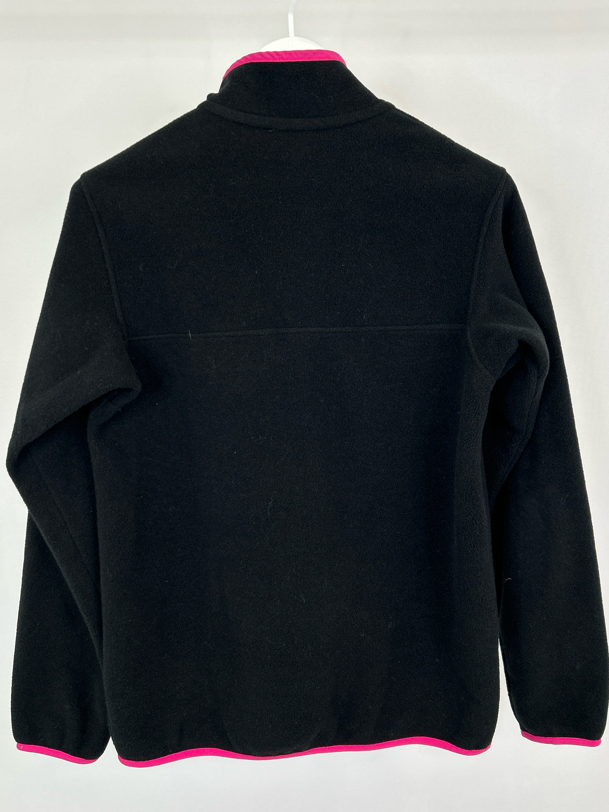 PATAGONIA Size M BLACK AND PINK Women Pullover
