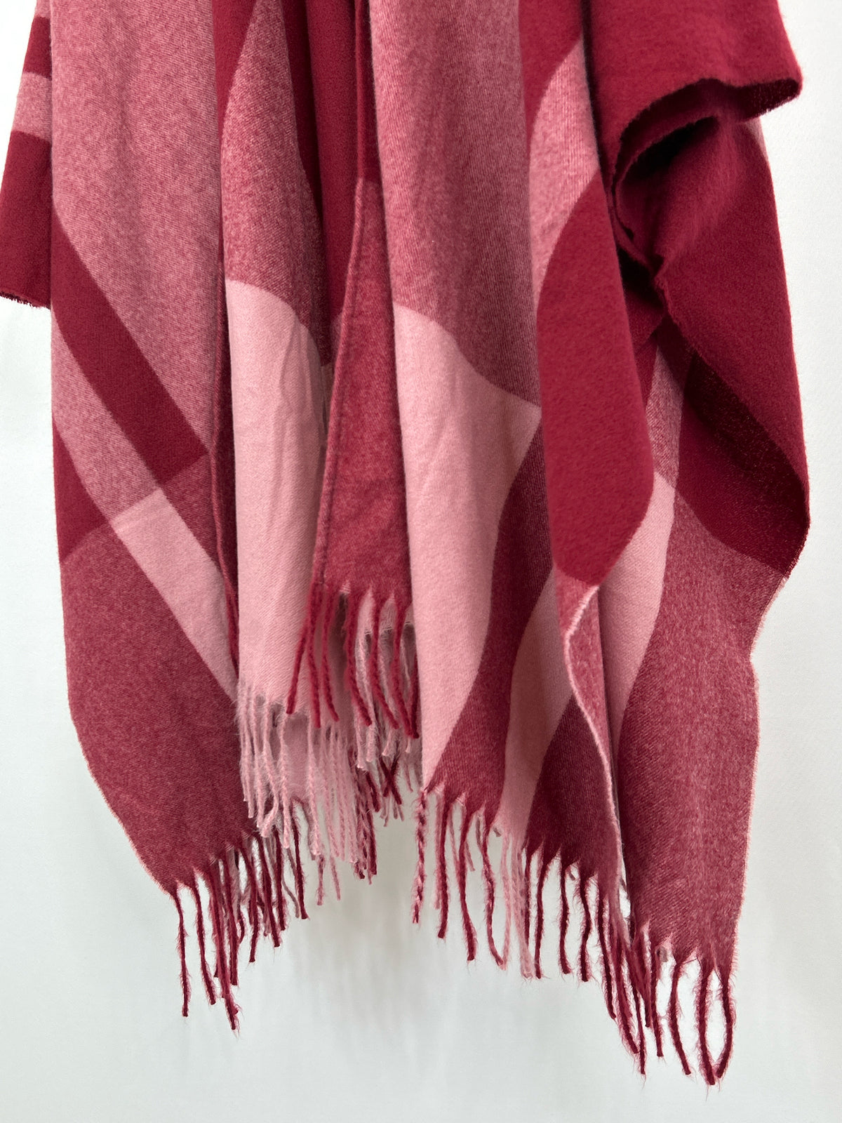 VINCE CAMUTO NWT Size One Size WINE Women Wrap