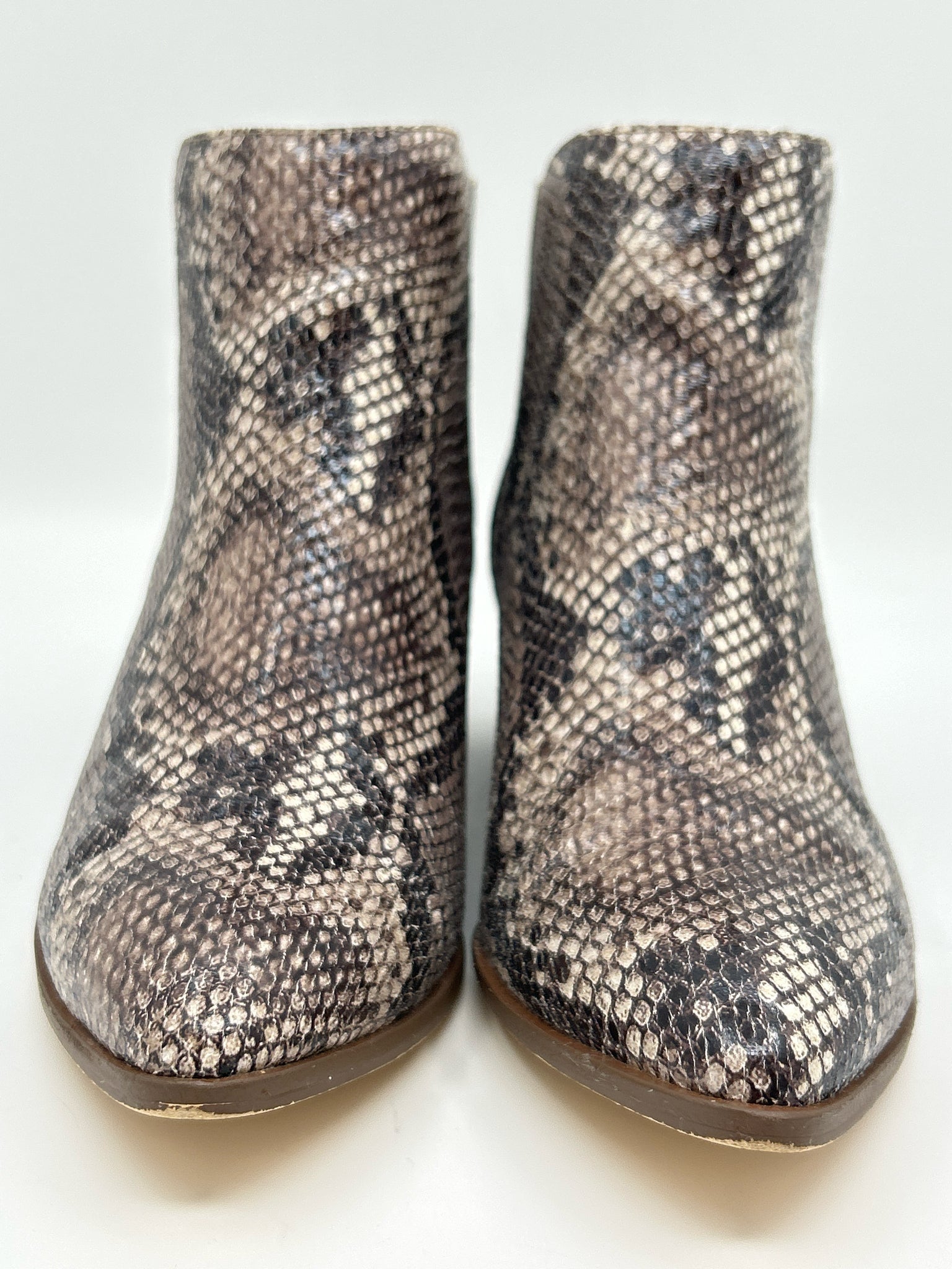CHINESE LAUNDRY Size 7.5 Gray print Women Booties