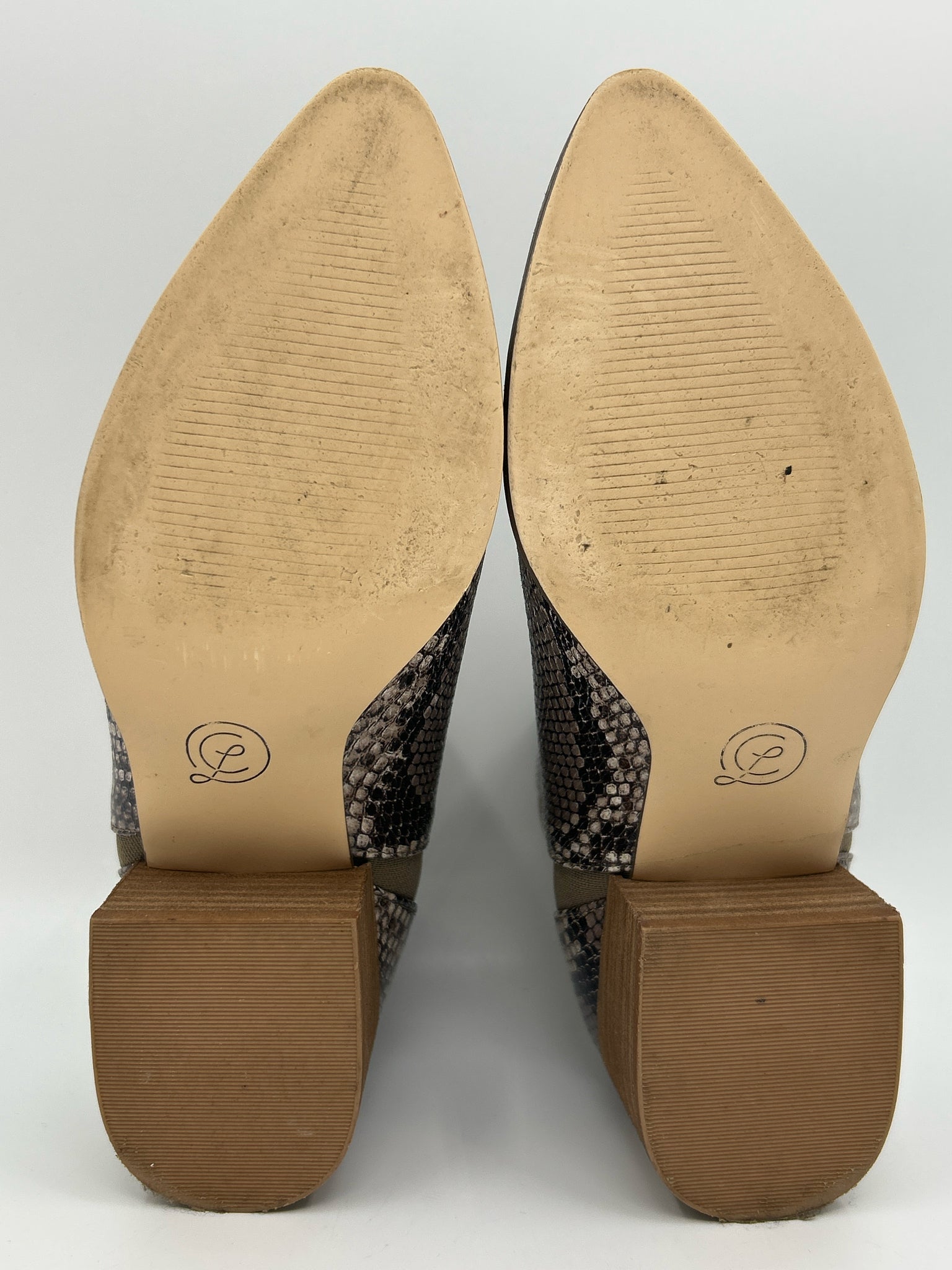 CHINESE LAUNDRY Size 7.5 Gray print Women Booties