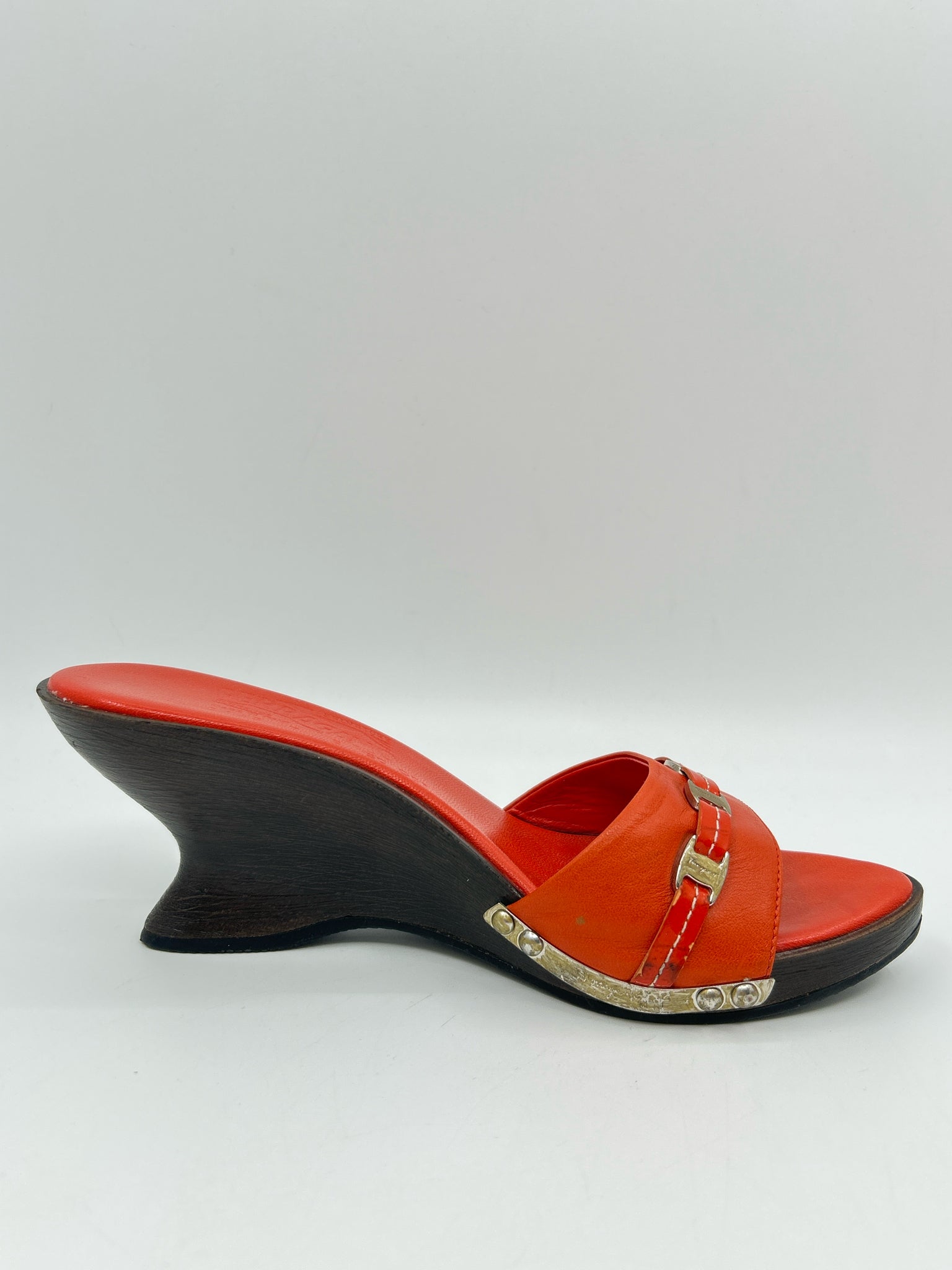 SALVATORE FERRAGAMO Size 7B Orange Women Sandal
