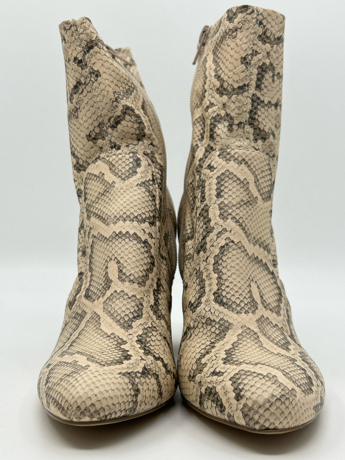 STEVE MADDEN Size 8.5M IVORY PRINT Women Booties