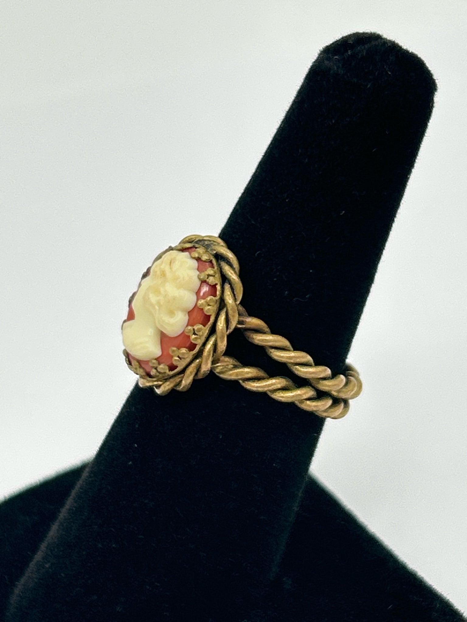 EXPRESS JEWELERS Gold Size 7 Ring