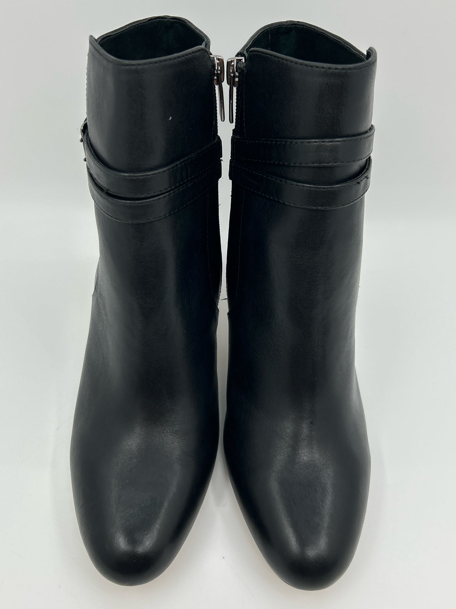 VINCE CAMUTO Size 11M Black Women Booties