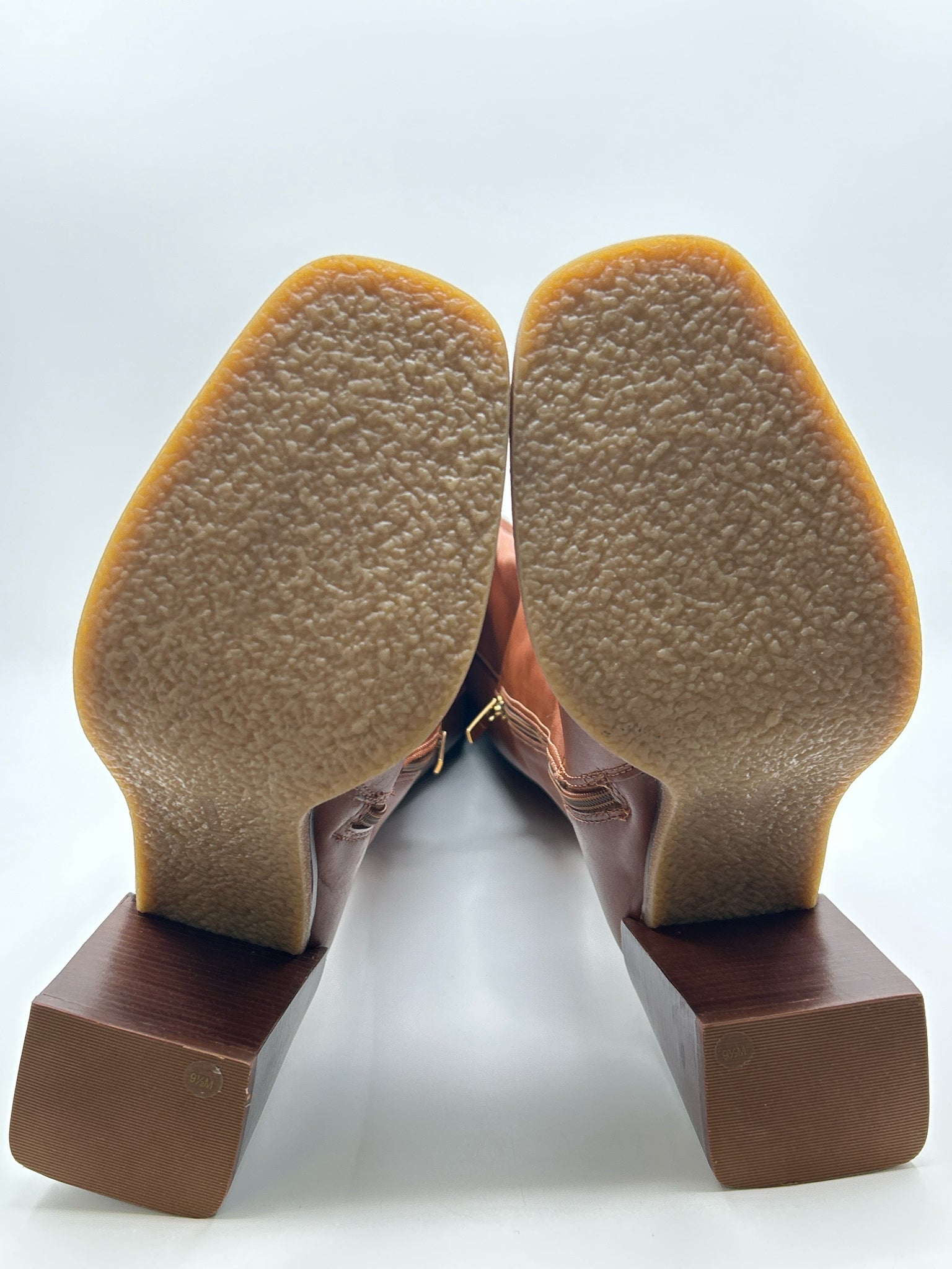 VINCE CAMUTO NWOB Size 9.5M COGNAC Women Boots