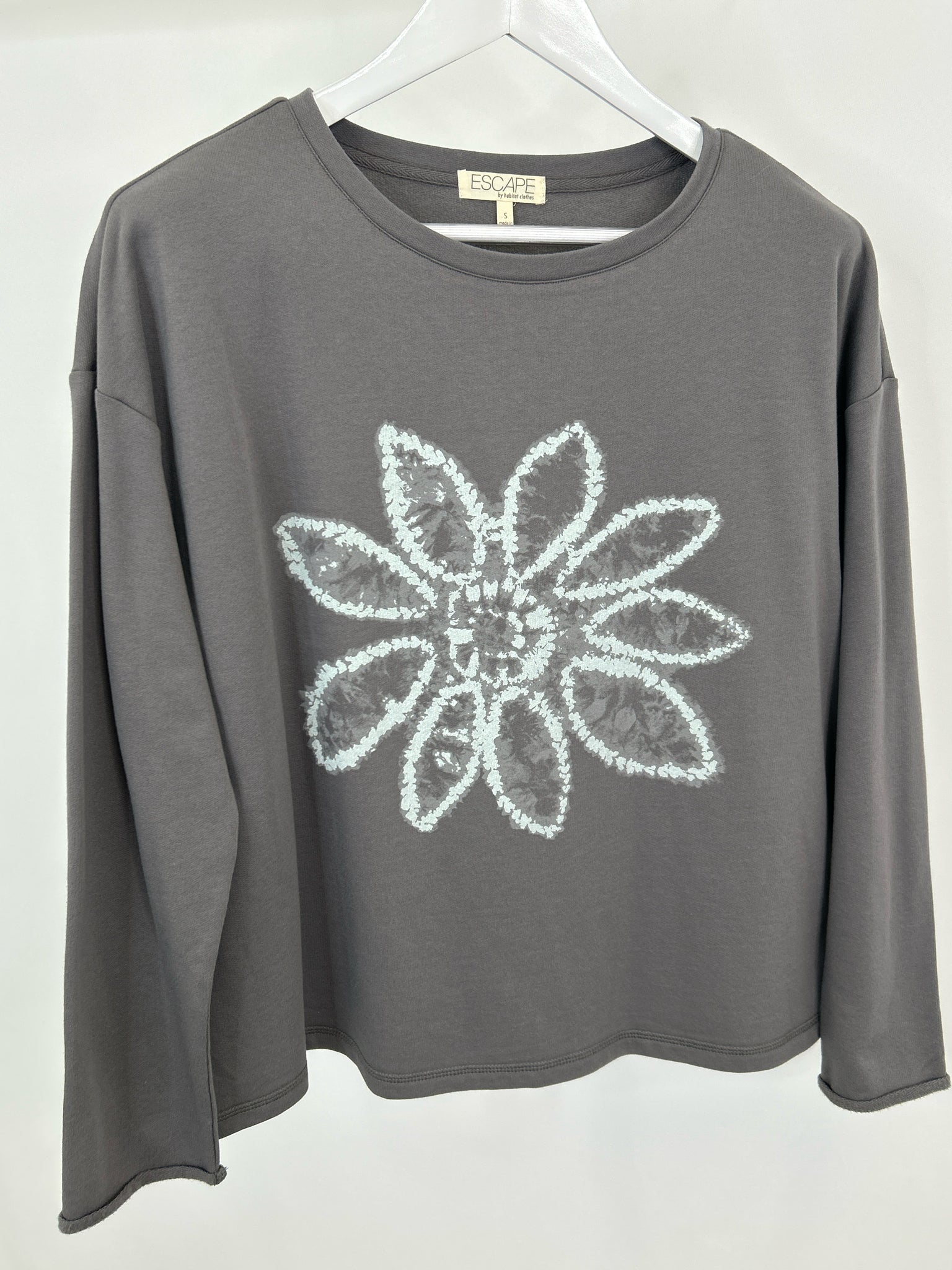 Escape by Habitat Clothes Size S Gray print Women Pullover