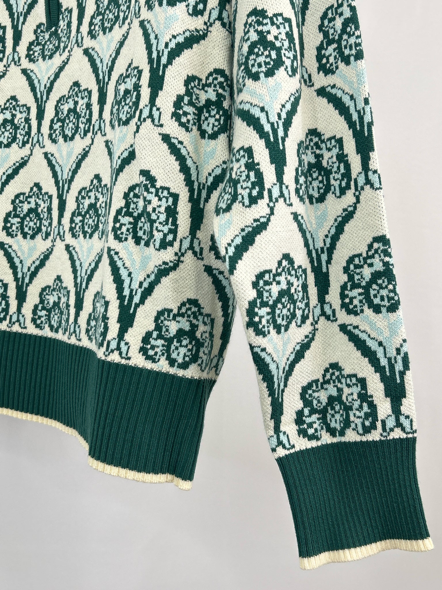 ENTRO Size S WHITE AND GREEN Women Sweater