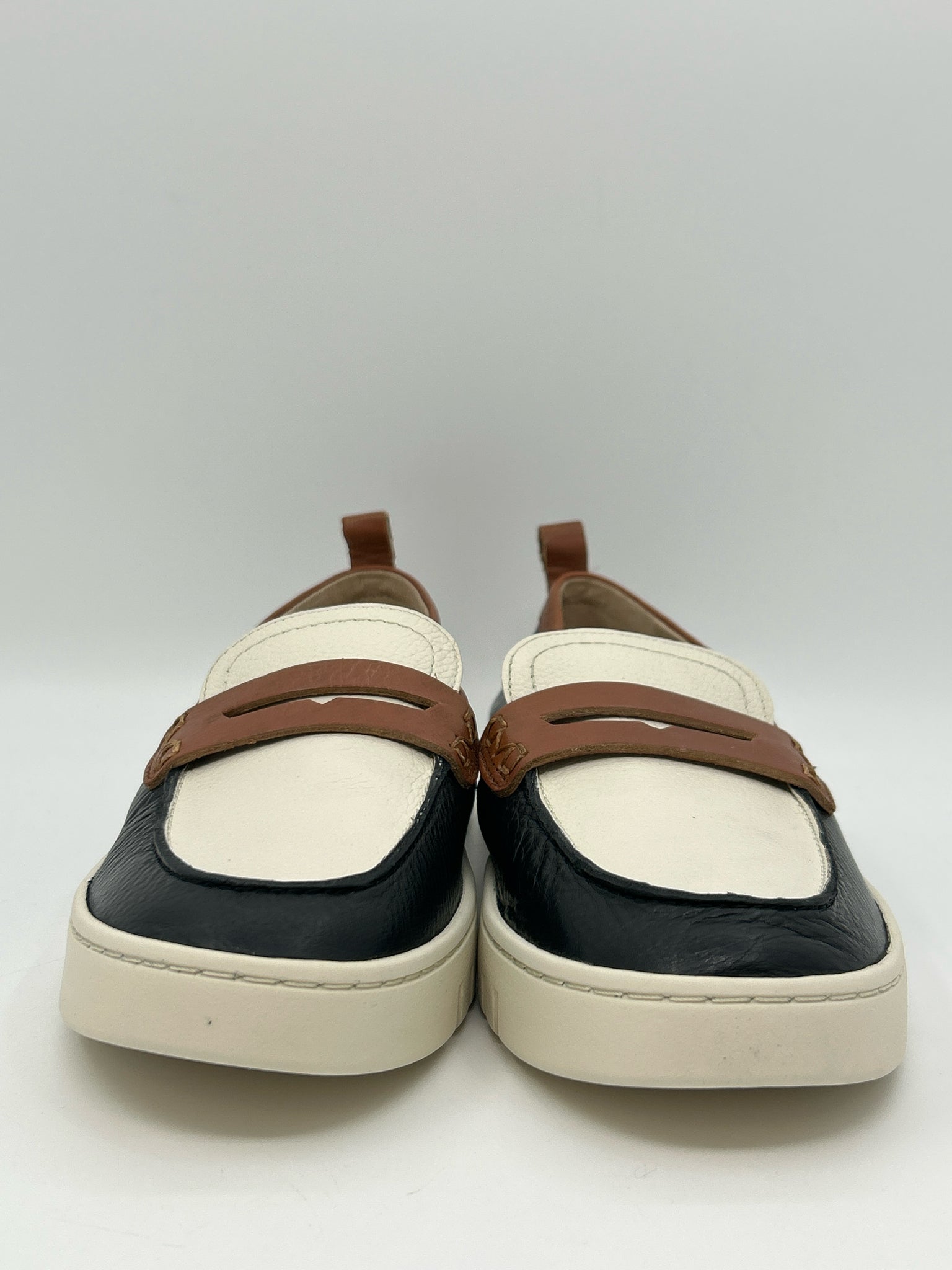 VIONIC Size 8.5M CREAM AND BLACK Women Loafer