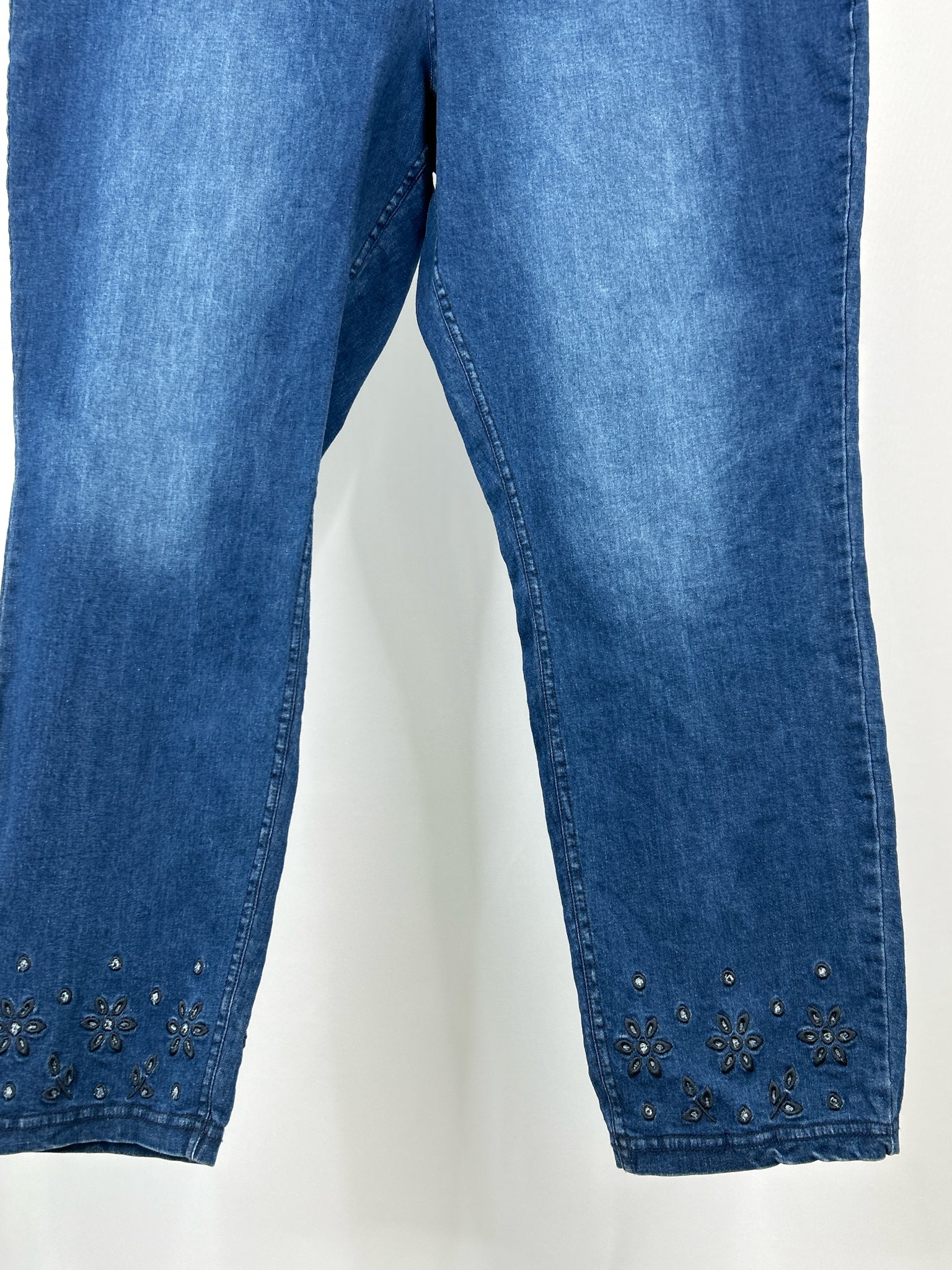 HUE Size XL Blue Denim Womens Jeans NWT