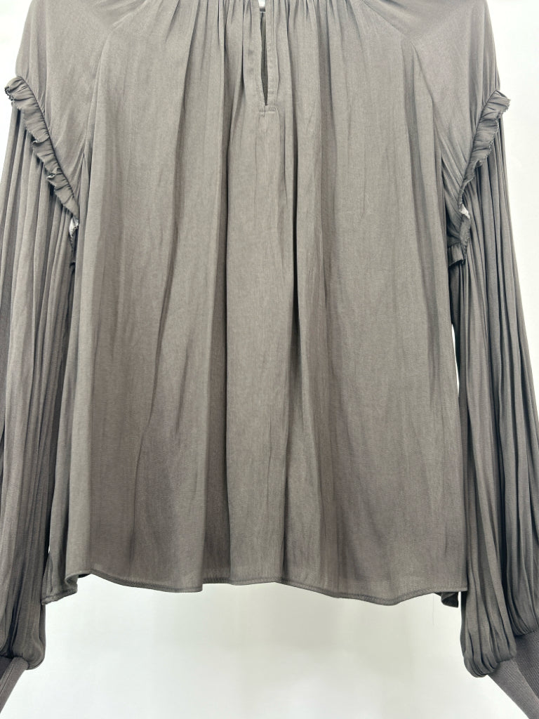 CURRENT AIR Size M Grey Top