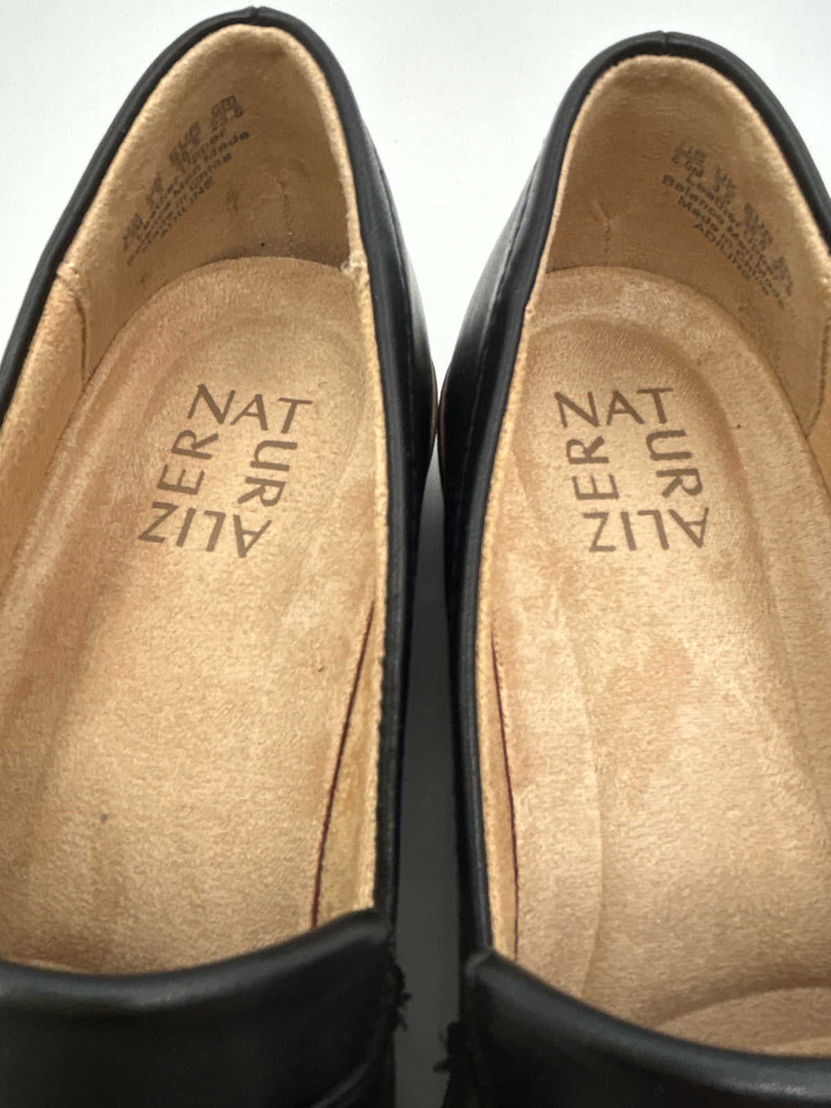 NATURALIZER Size 6.5M Black Women Loafer
