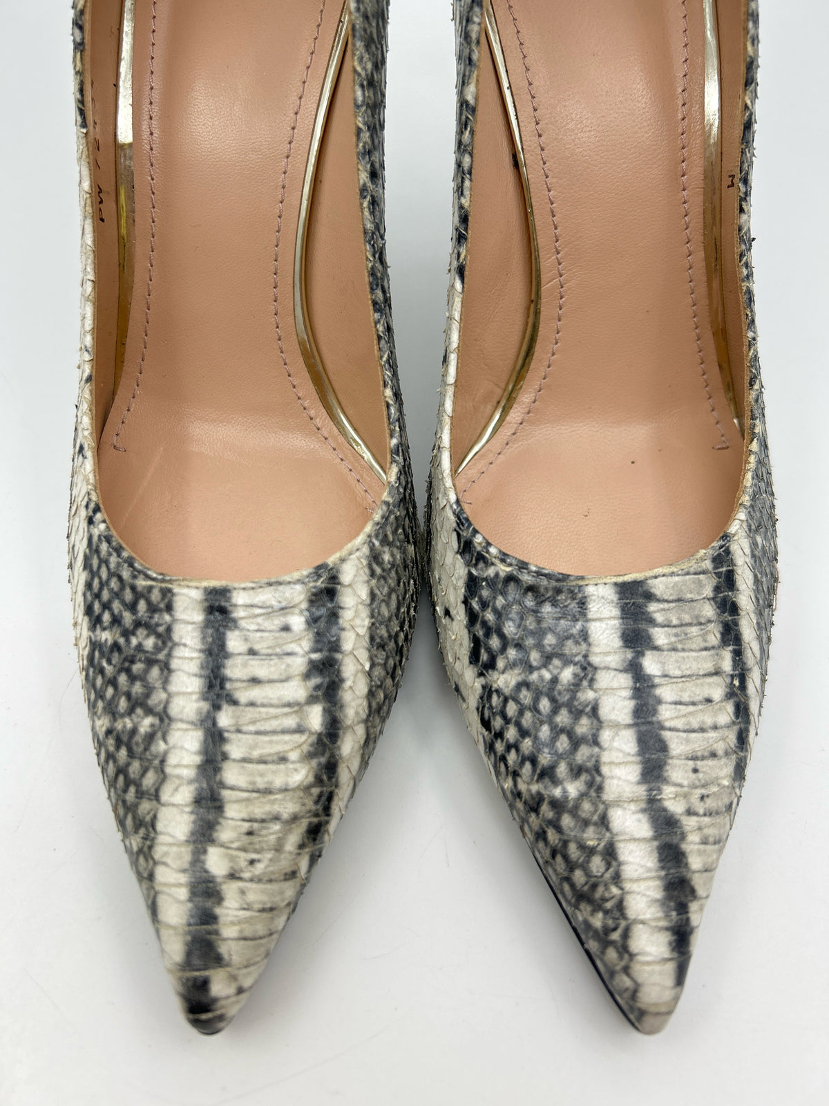 STUART WEITZMAN Size 9M Black and White Women Pumps