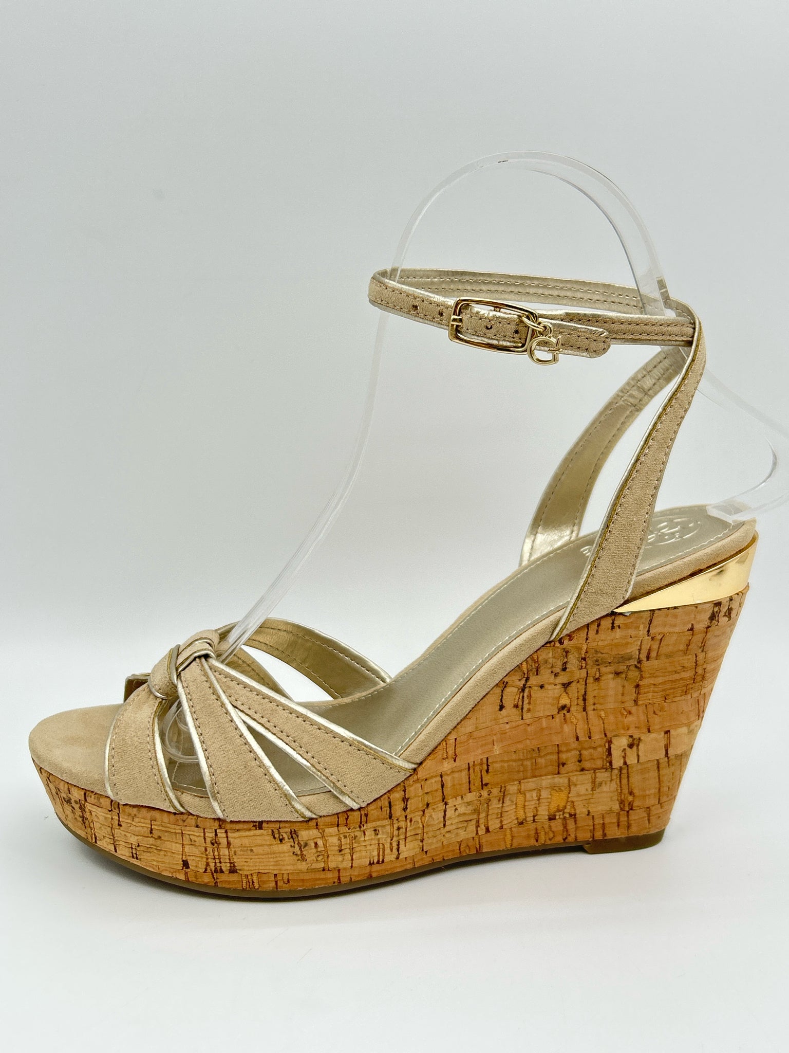 GUESS NIB Size 7M Beige Women Sandal NIB