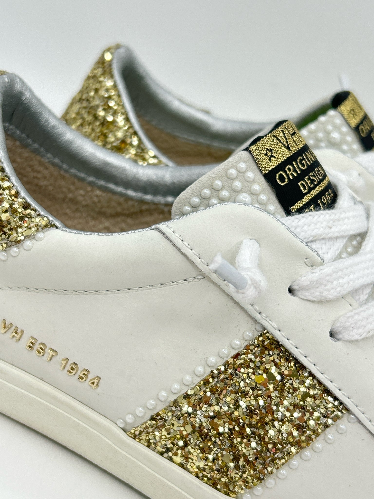 VINTAGE HAVANA Size 8 White Women Sneakers