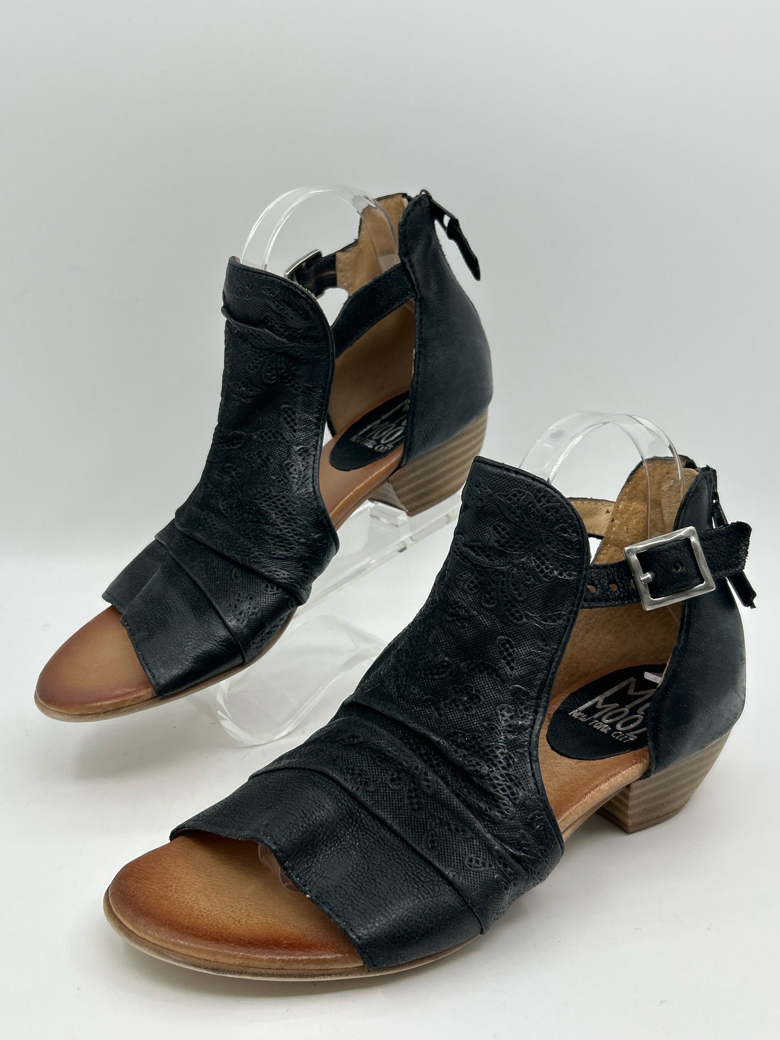 MIZ MOOZ Size 40 Black Women Sandal