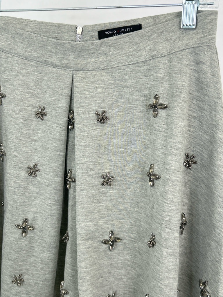 ROMEO & JULIET COUTURE Size M light grey Women's Skirt NWT