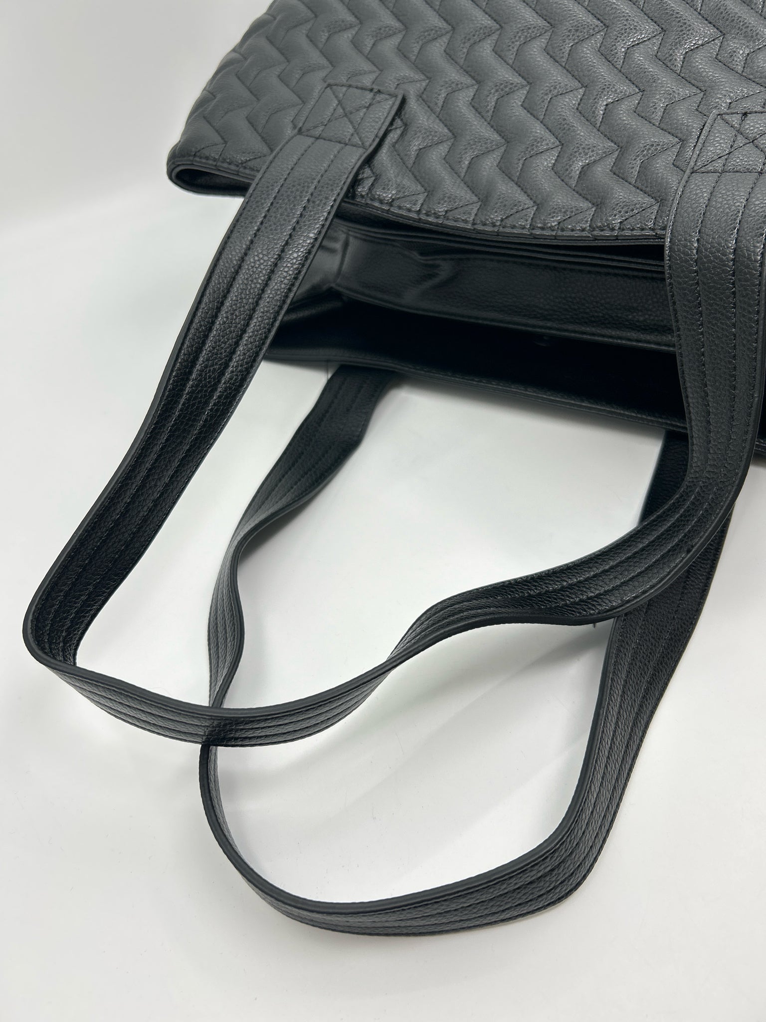 LUG Black Women Tote