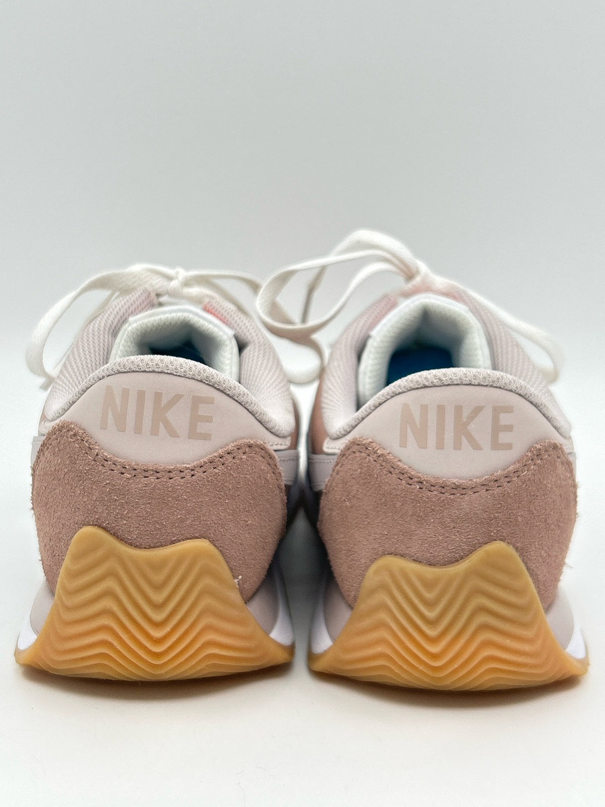 NIKE Size 7.5 Rose Pink Women Sneakers
