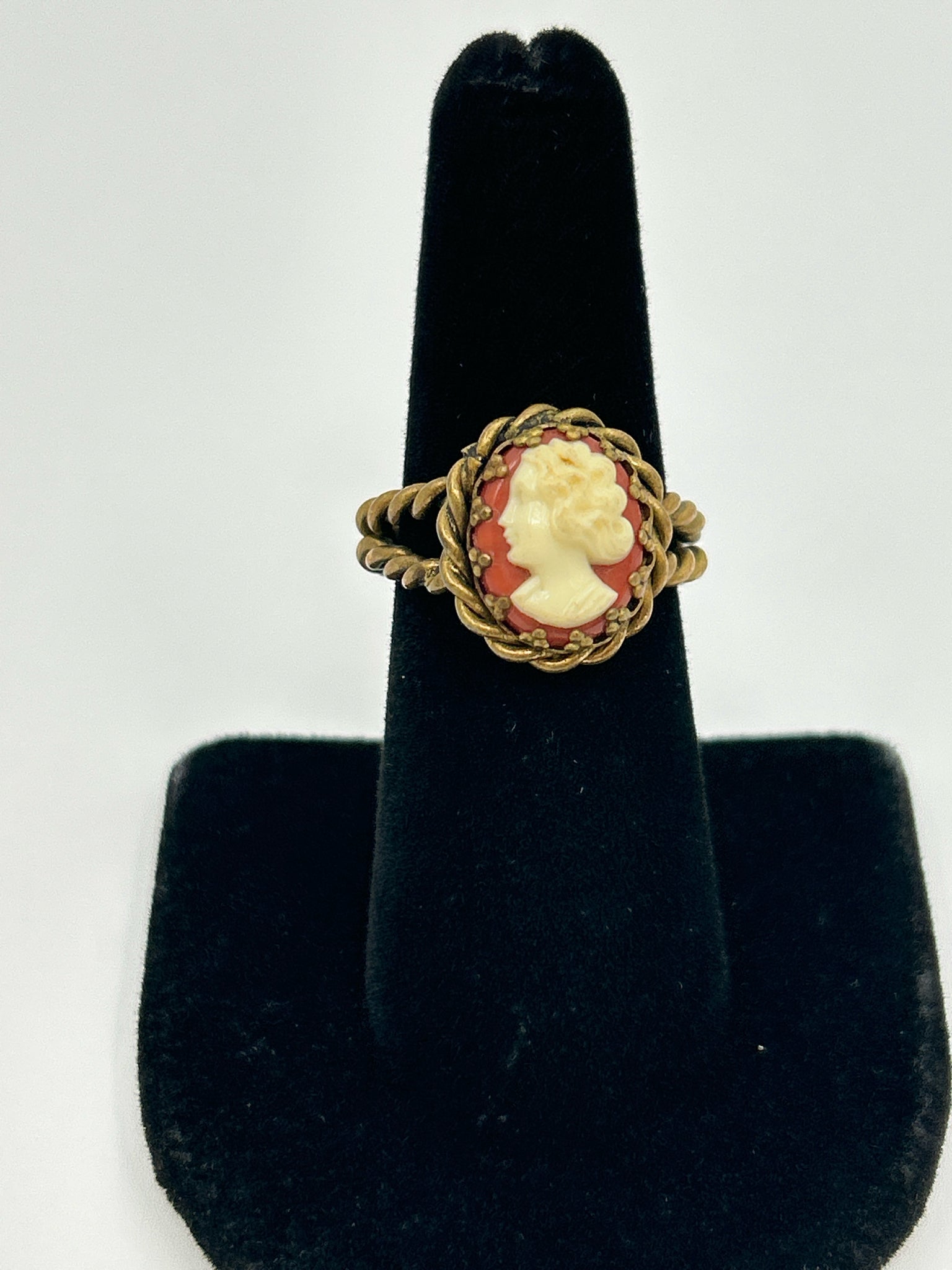 EXPRESS JEWELERS Gold Size 7 Ring
