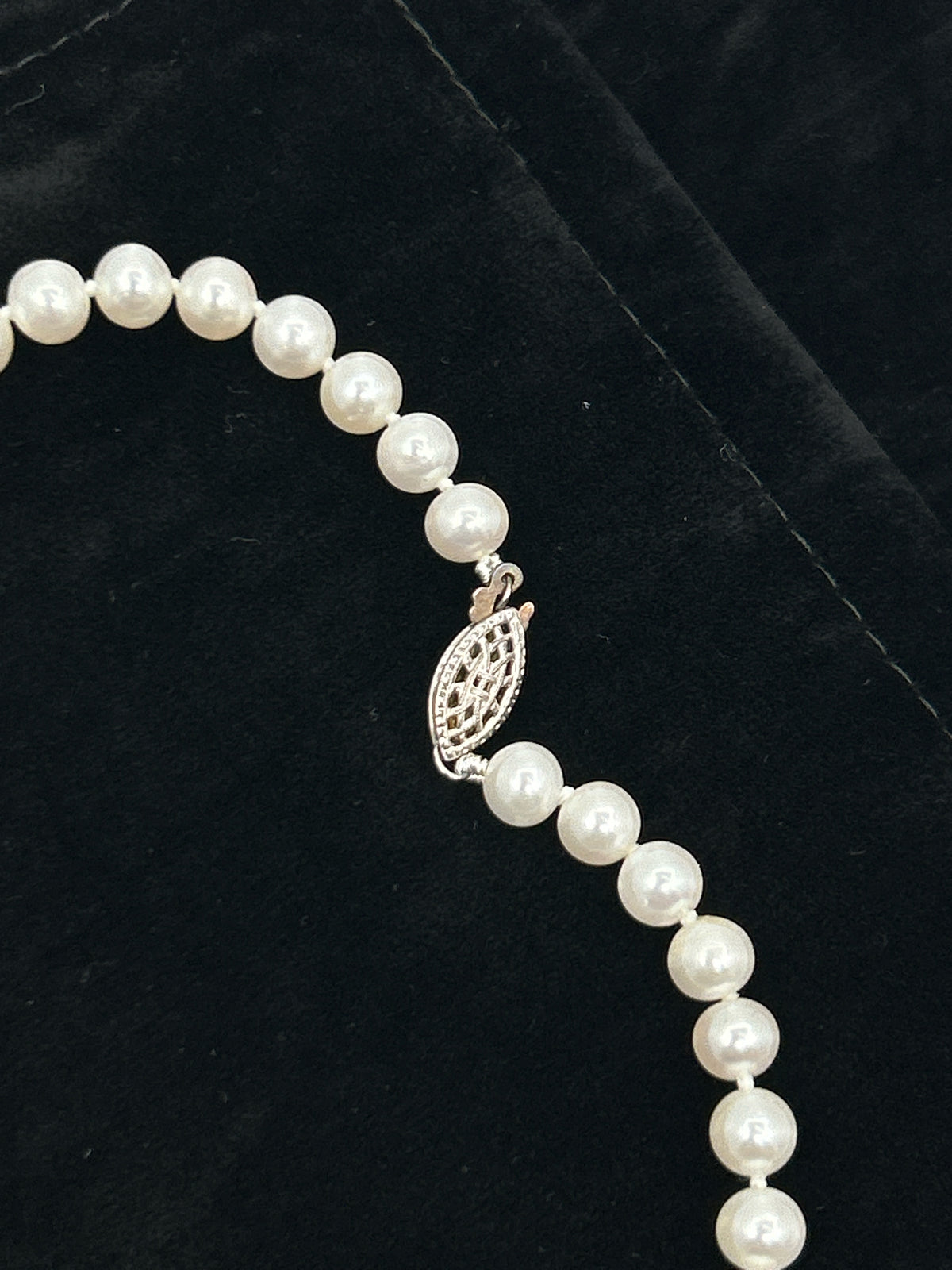NO BRAND Pearl Necklace