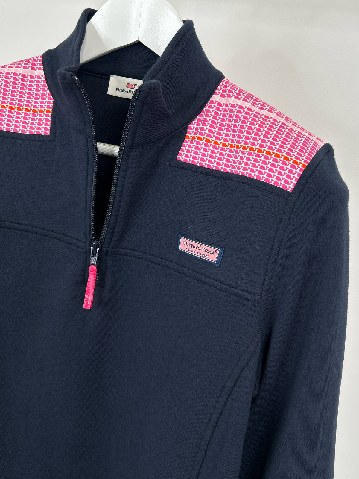 VINEYARD VINES NWT Size M Navy Print Women Pullover