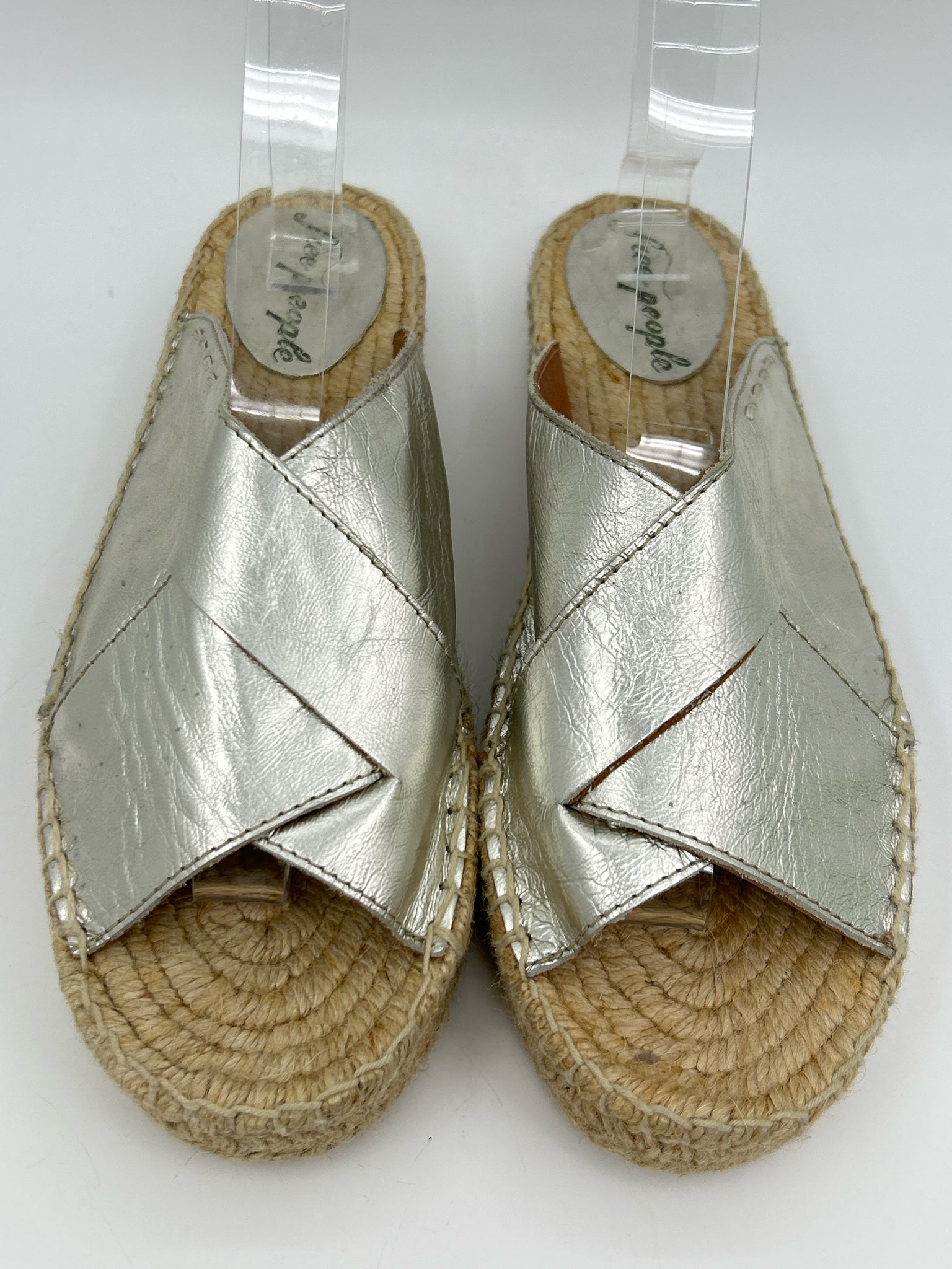 FREE PEOPLE Size 40 METALLIC SILVER Women Sandal