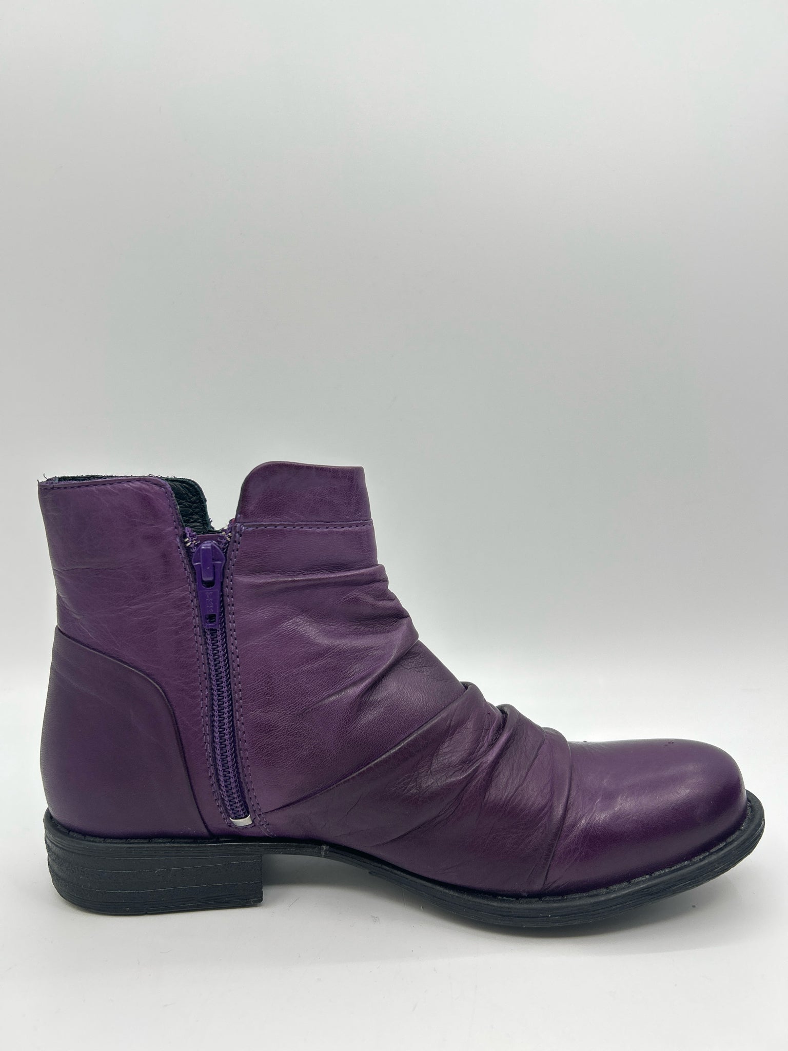 MIZ MOOZ Size 37 Purple Women Booties
