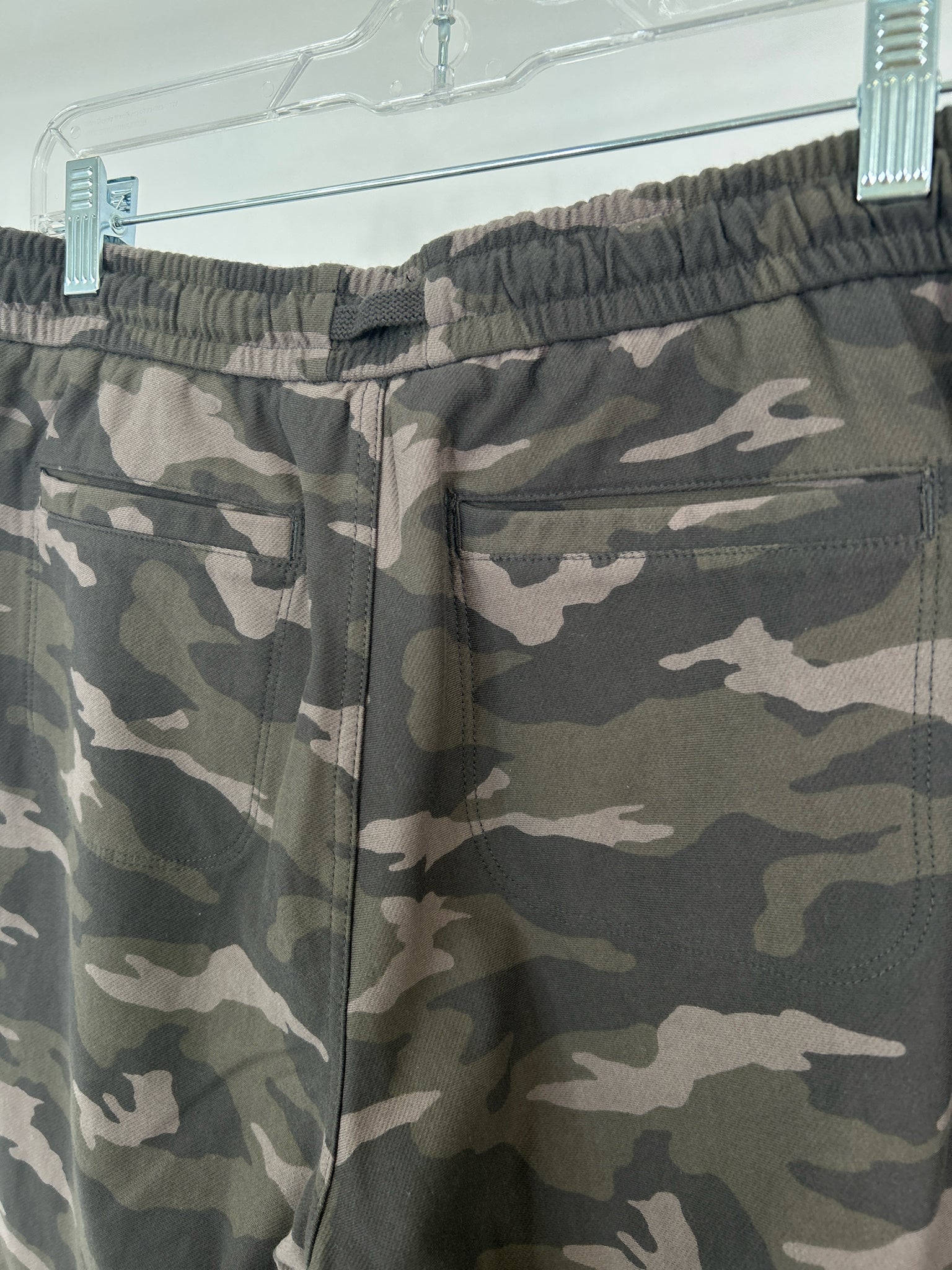 ATHLETA NWT Size 8 CAMO Women Pants