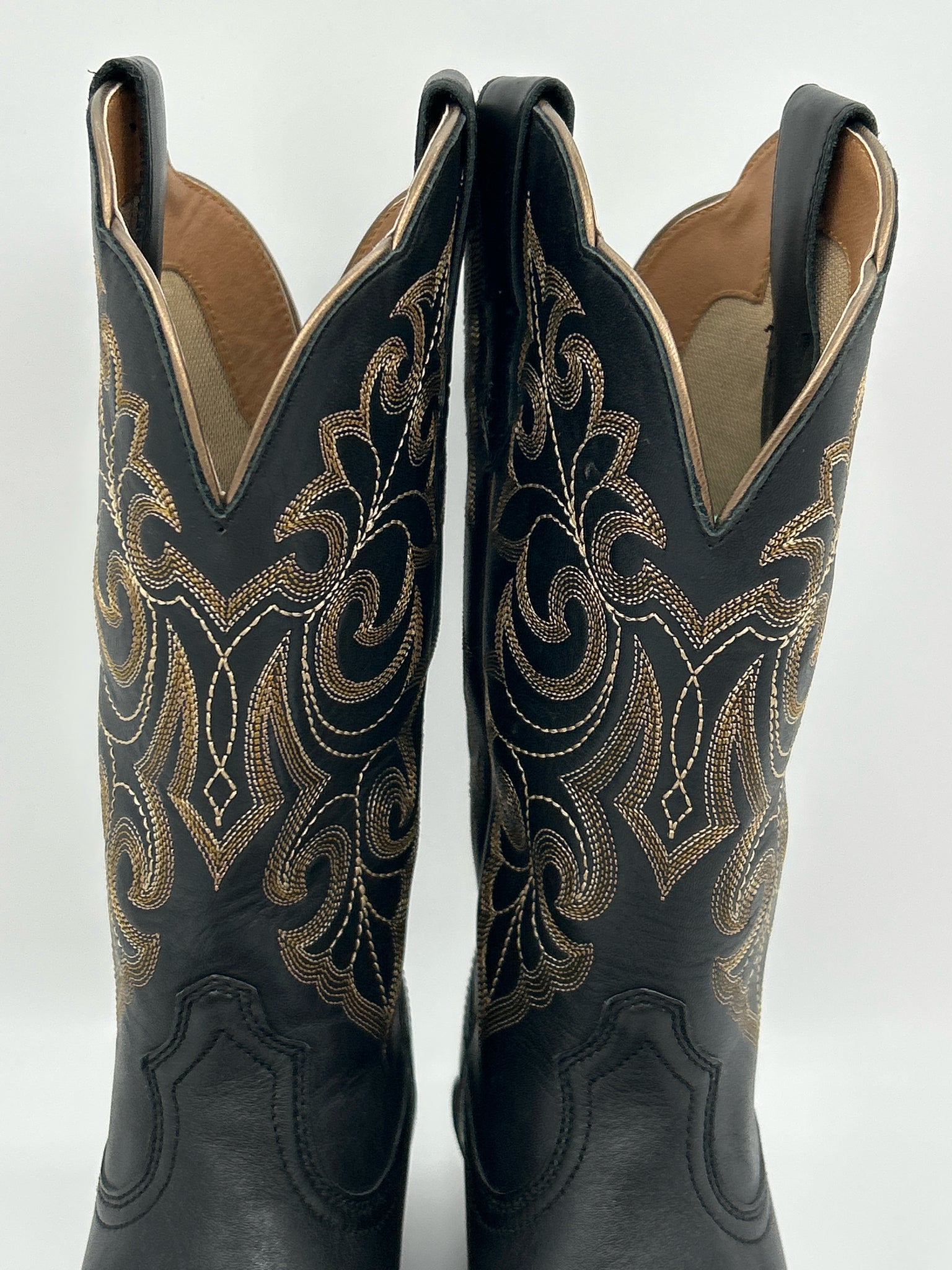 ARIAT Size 6.5B black and brown Women Boots