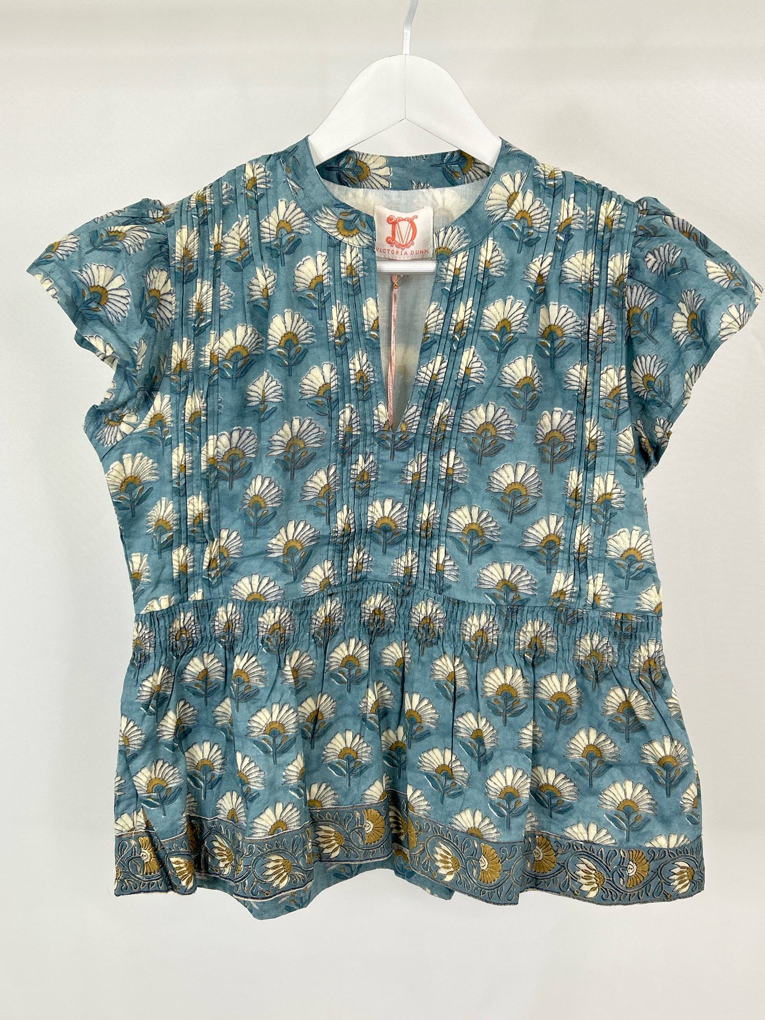 VICTORIA DUNN Size M Blue floral Women Top