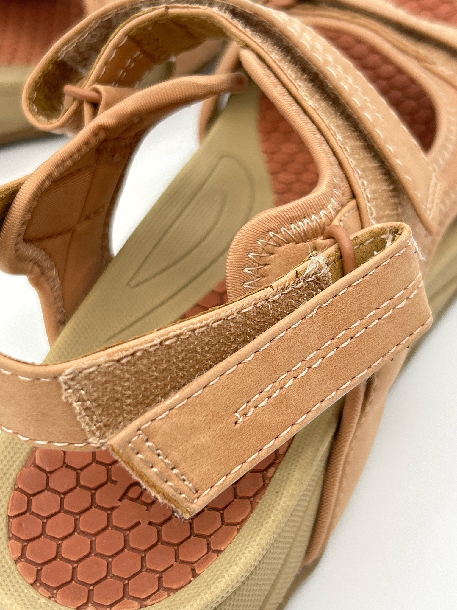BARETRAPS Size 10 Apricot Women Sandal