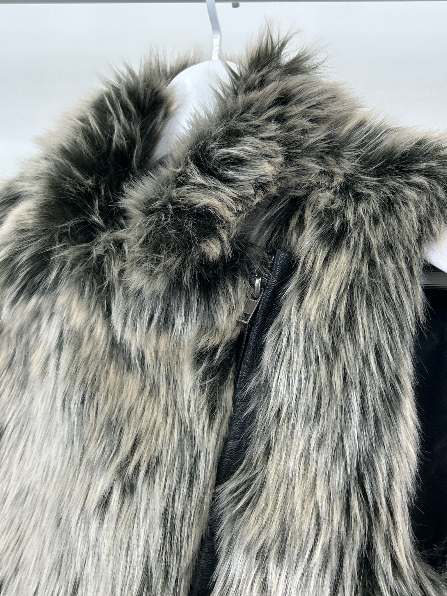 CUPCAKES & CASHMERE Size S BEIGE AND BLACK Women Vest