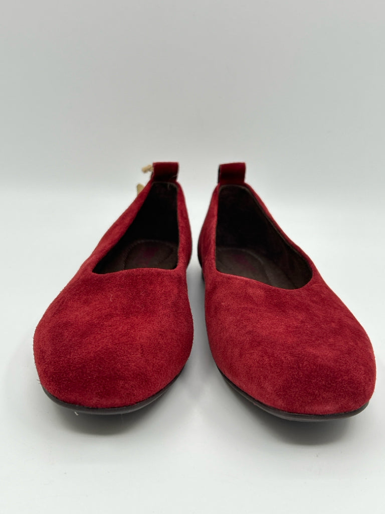 BORN Women Size 7M Red Flats