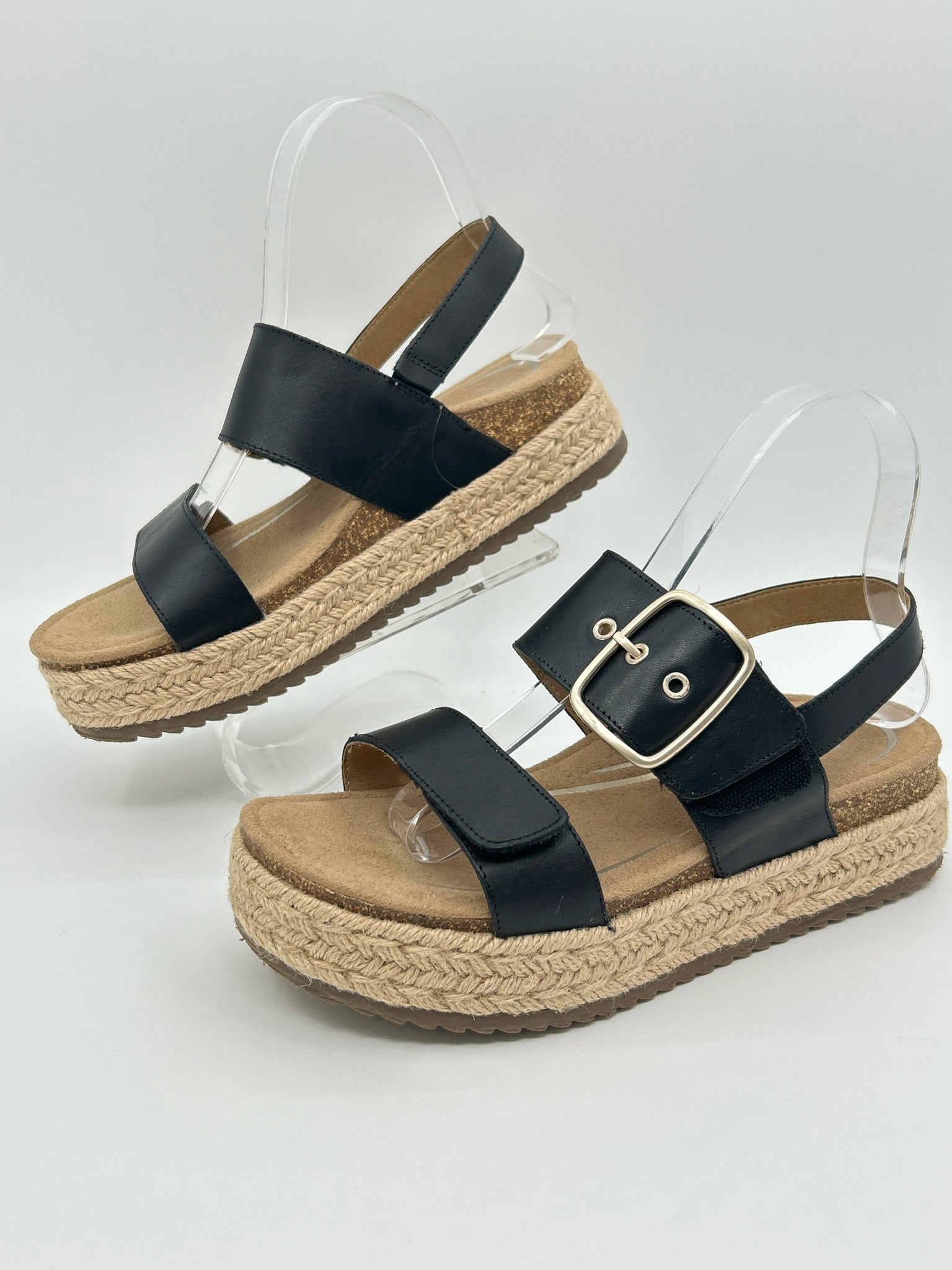 AETREX Size 7.5 Black Women Sandal