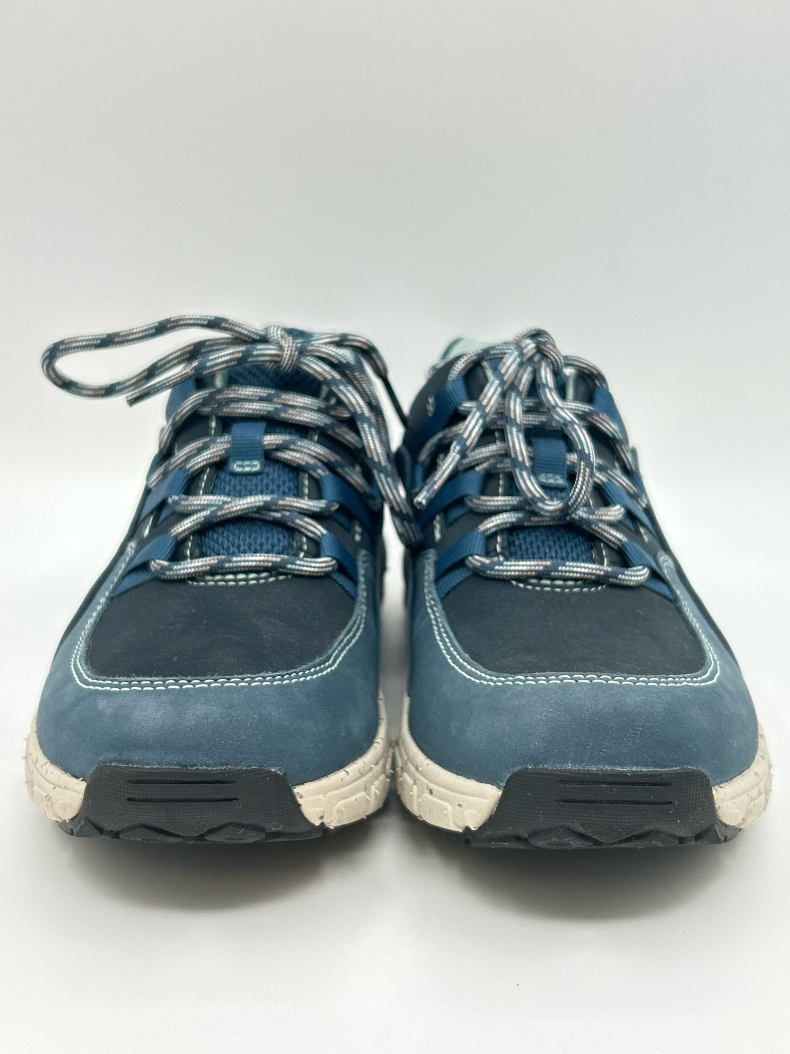 CLARKS Size 8.5 BLUE AND NAVY Women Sneakers
